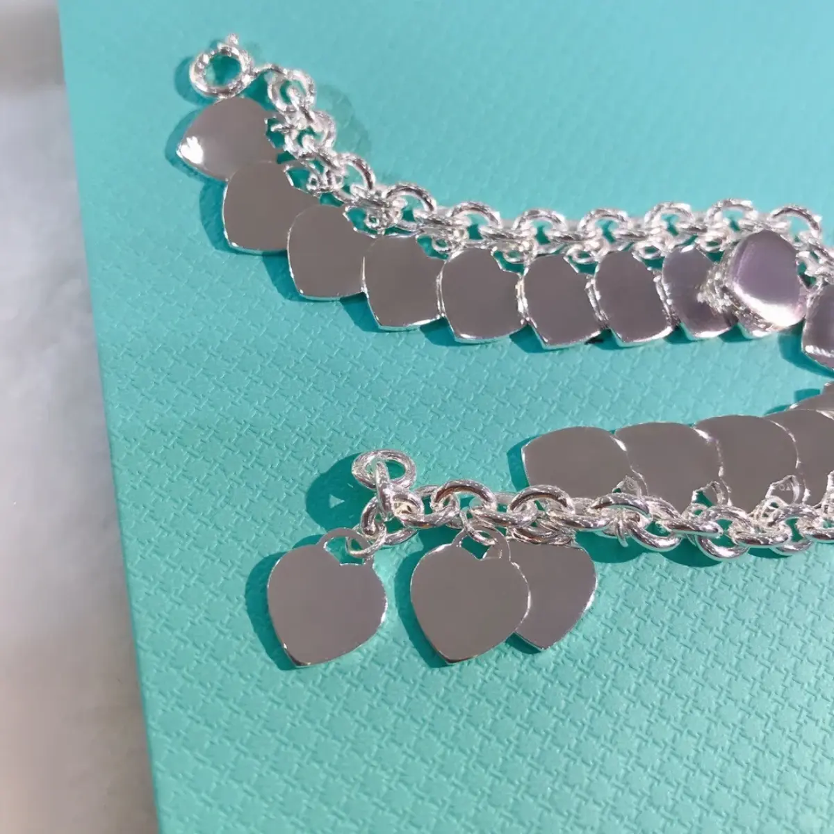 Vintage 90s Sleek Polished Heart Charm Bracelet Classic Minimalist Layered Heart Tag Design Smooth Mirror Finish Craftsmanship Timeless Daily Stackable Wrist Jewelry Understated Elegant Fashion Accessory