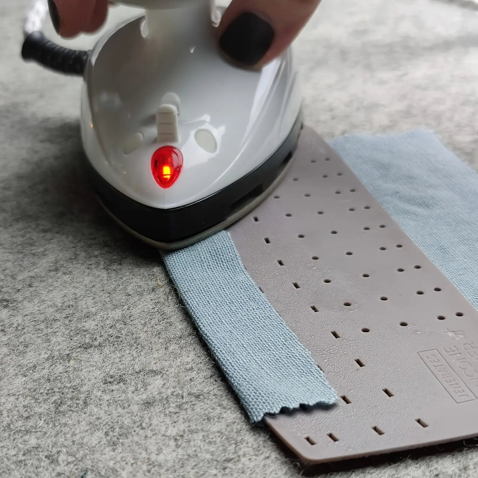1pc Seam Pressing Board, Tailoring Ironing Board, Cloth Pressing Mat - Multipurpose Sewing Tool for Garment Pressing, Quilting, Seam Creasing, Sewing Aid, Tailoring Tools, Crafting, Home Sewing