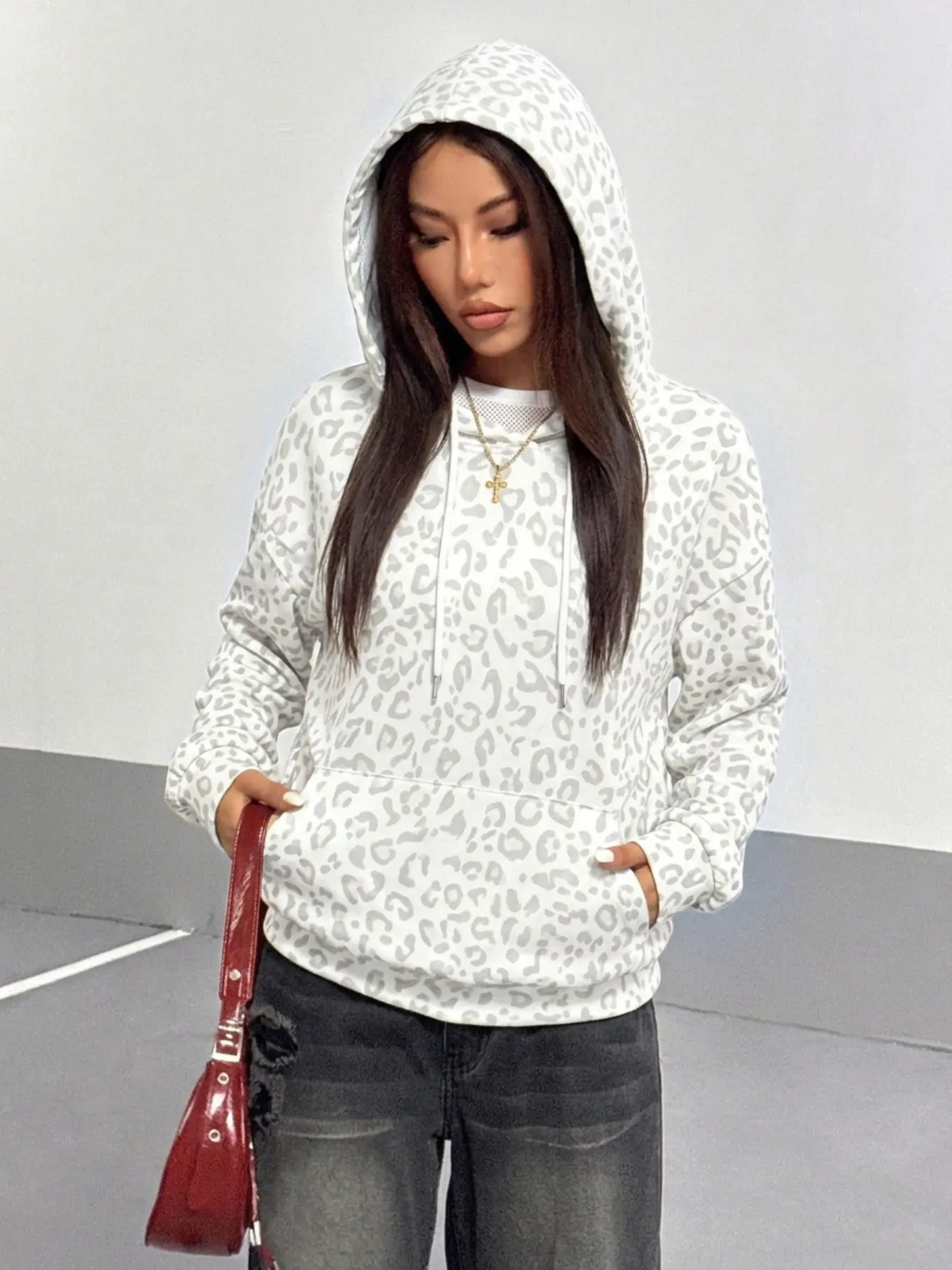 Women Y2K Light Grey Leopard Print Cropped Hoodie Oversized Drop Shoulder Drawstring Long Sleeve Hooded Sweatshirt Street Casual Crop Top