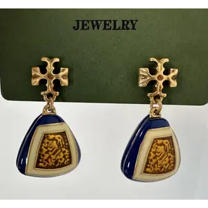 Vintage exquisite earrings, retro style, elegant, ins light luxury, suitable for commuting, blue oil-drip pendant earrings, new product for women