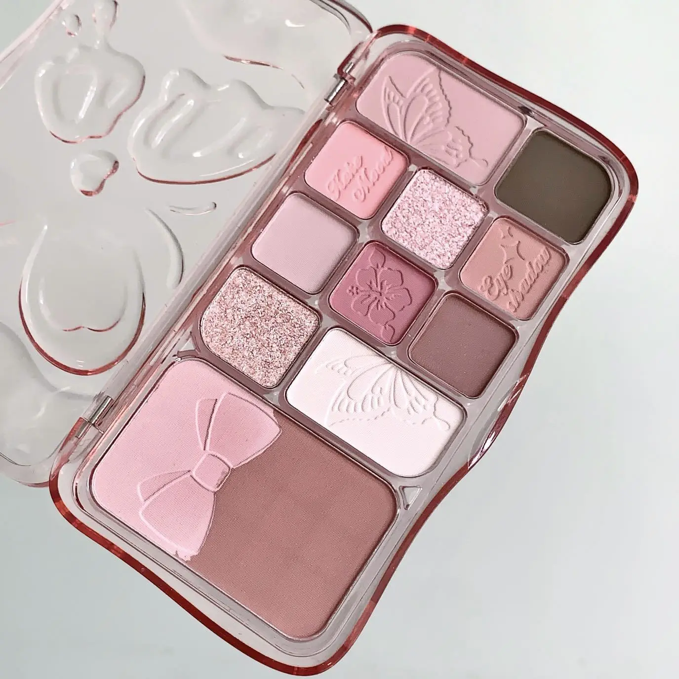 Keke mood Butterfly 12-color eyeshadow palette with soft low-saturation shades. Smooth blendable texture, perfect for daily commute makeup, a must-have palette for beauty beginners.