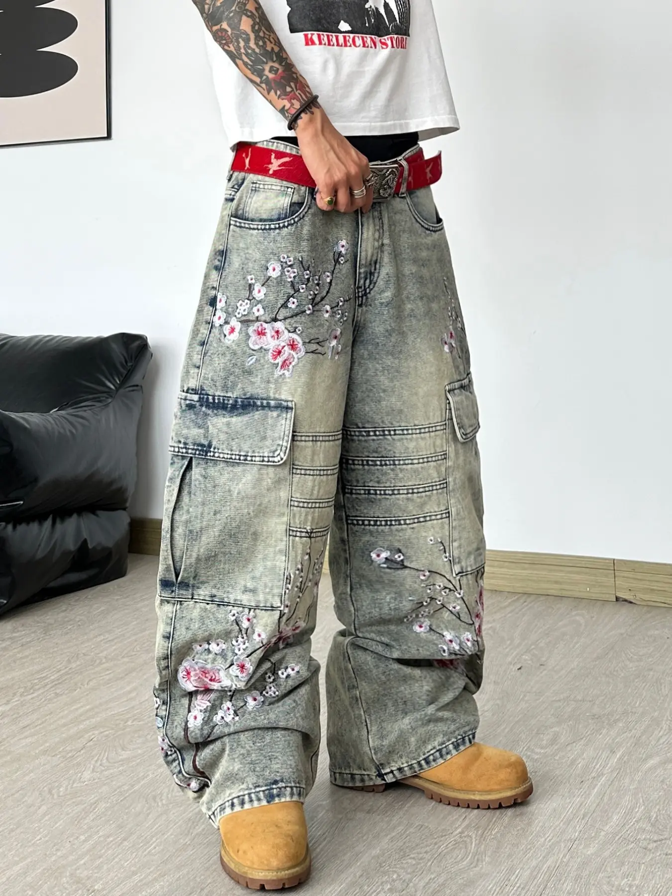 Men's Embroidered Multi-Pocket Workwear Jeans, Embroidered Denim Pants, Loose-Fit Wide Leg, Comfortable Denim Fabric, Perfect for Casual Wear, Multiple Sizes Available