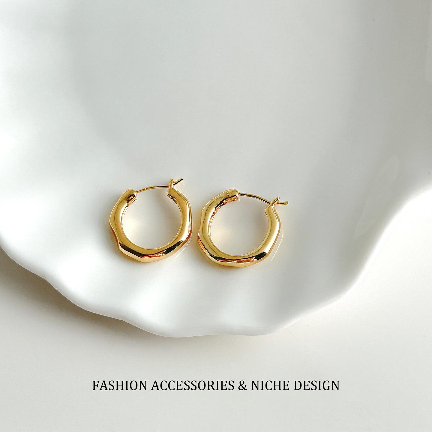 Gongliu Earrings: Niche French-style women's silver plain hoop earrings, stud earrings, designer earrings, gift