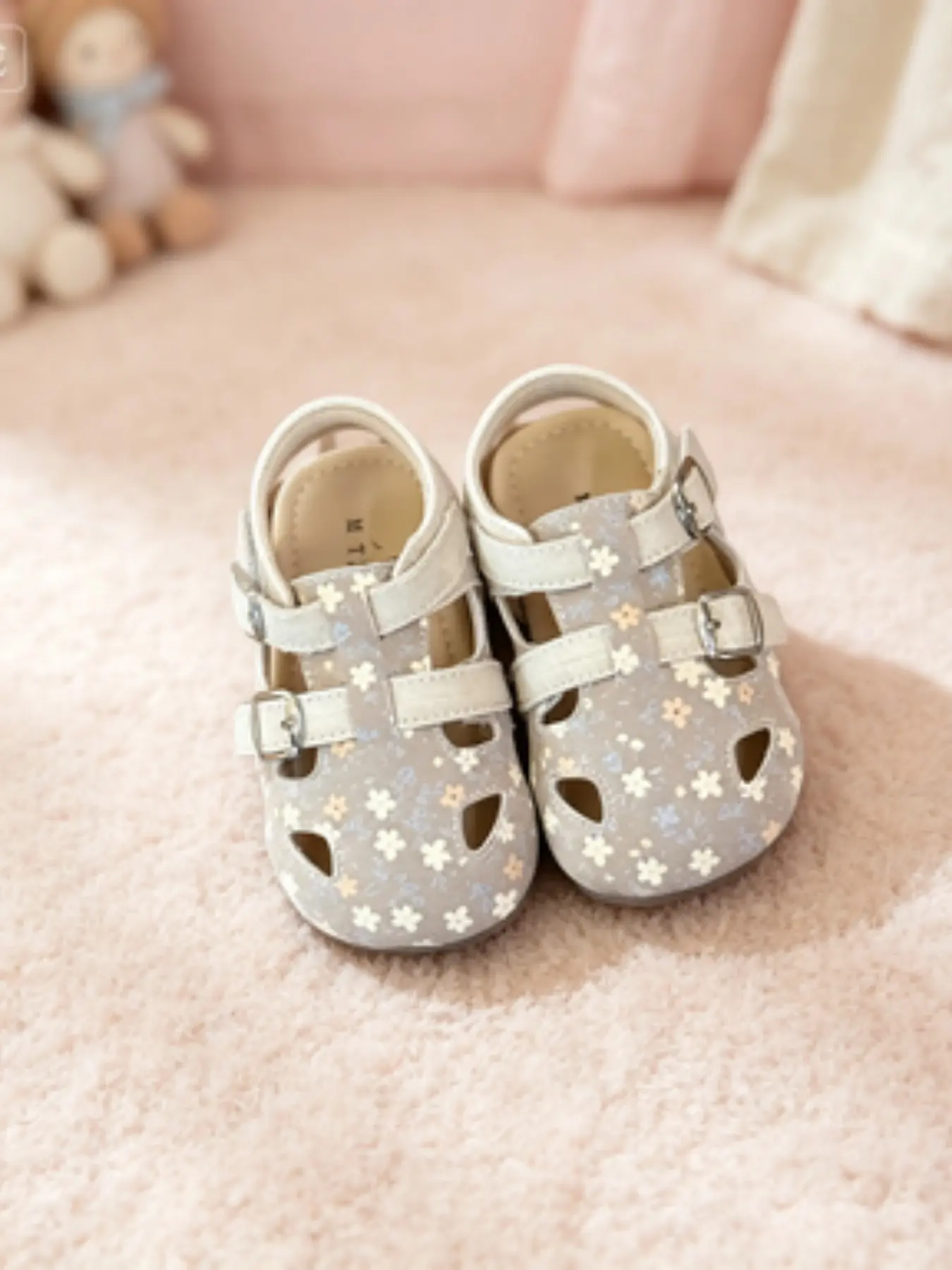 Baby Floral Sandals, Adjustable Buckle Straps, Hollow Out Toe Protection, Ideal for Home Walking, Daily Stroller Use