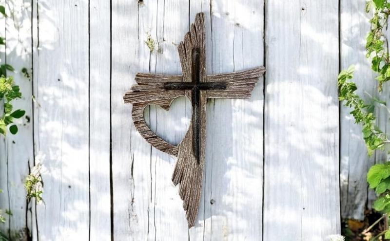 Stylish Home Décor Premium Brass Vintage Heart-Shaped Wall-Mounted Cross Multi-Layered Distressed Wood Grain Texture Jesus Spiritual Art Sculpture 12" Tall 8" Wide 1/2" Deep - Decor, Religious