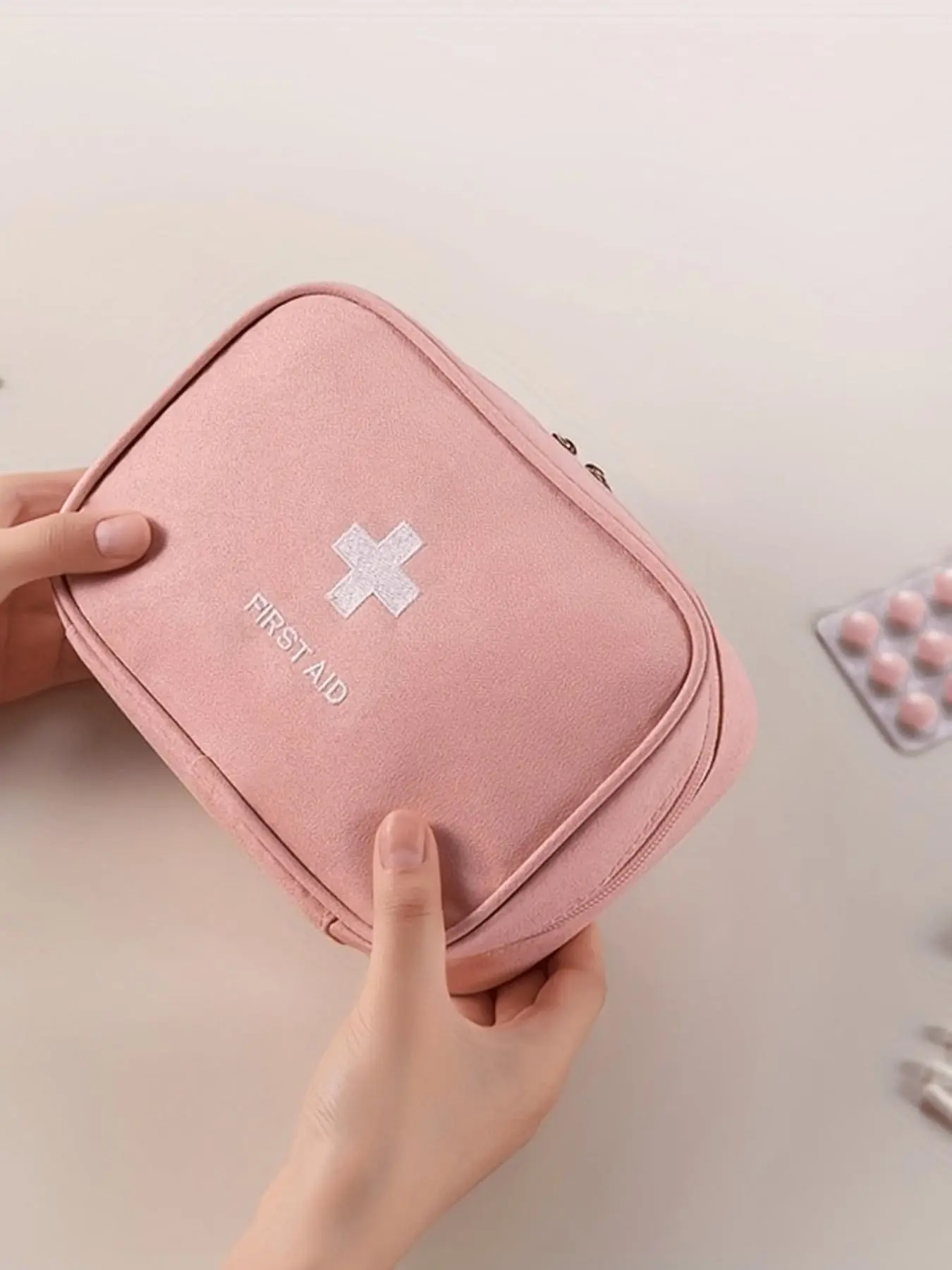Portable First Aid Kit, Medical Storage Bag, Multi-Functional Emergency Pack, Durable Travel Medical Bag, Travel Friendly Kit, Ideal for Outdoor Activities