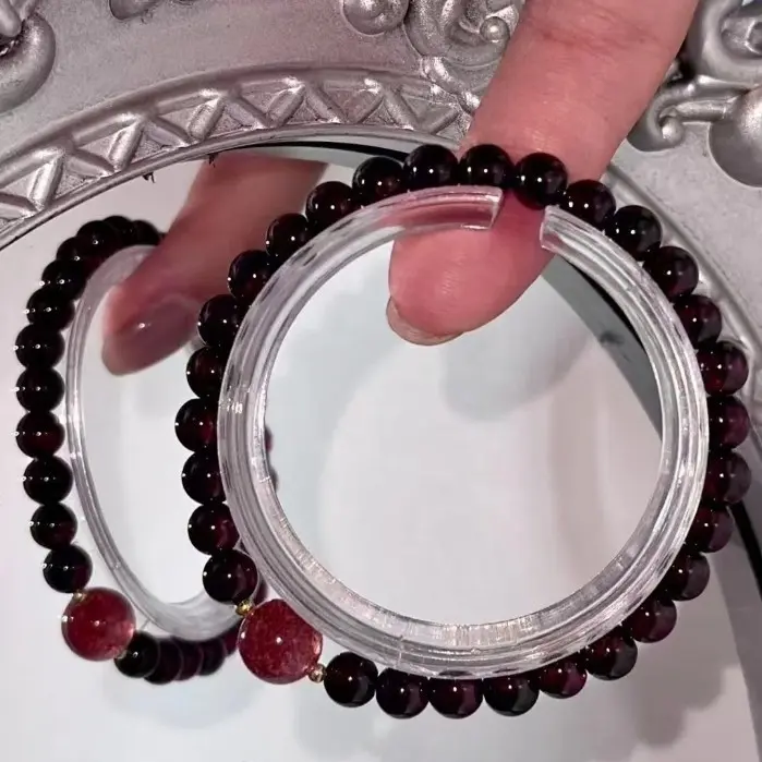 Natural Dark Red Garnet Beaded Bracelet with Pink Strawberry Quartz Pendant, Single Strand Crystal Stretch Bracelet for Women, Fine Daily Jewelry, Circumference 16cm