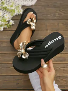 Women's Thick Sole Sandals, Metal Pearl Flower Flip Flops, Three Straps Open Toe Shoes, Lightweight Heeled Beach Slippers, Casual Vacation Footwear