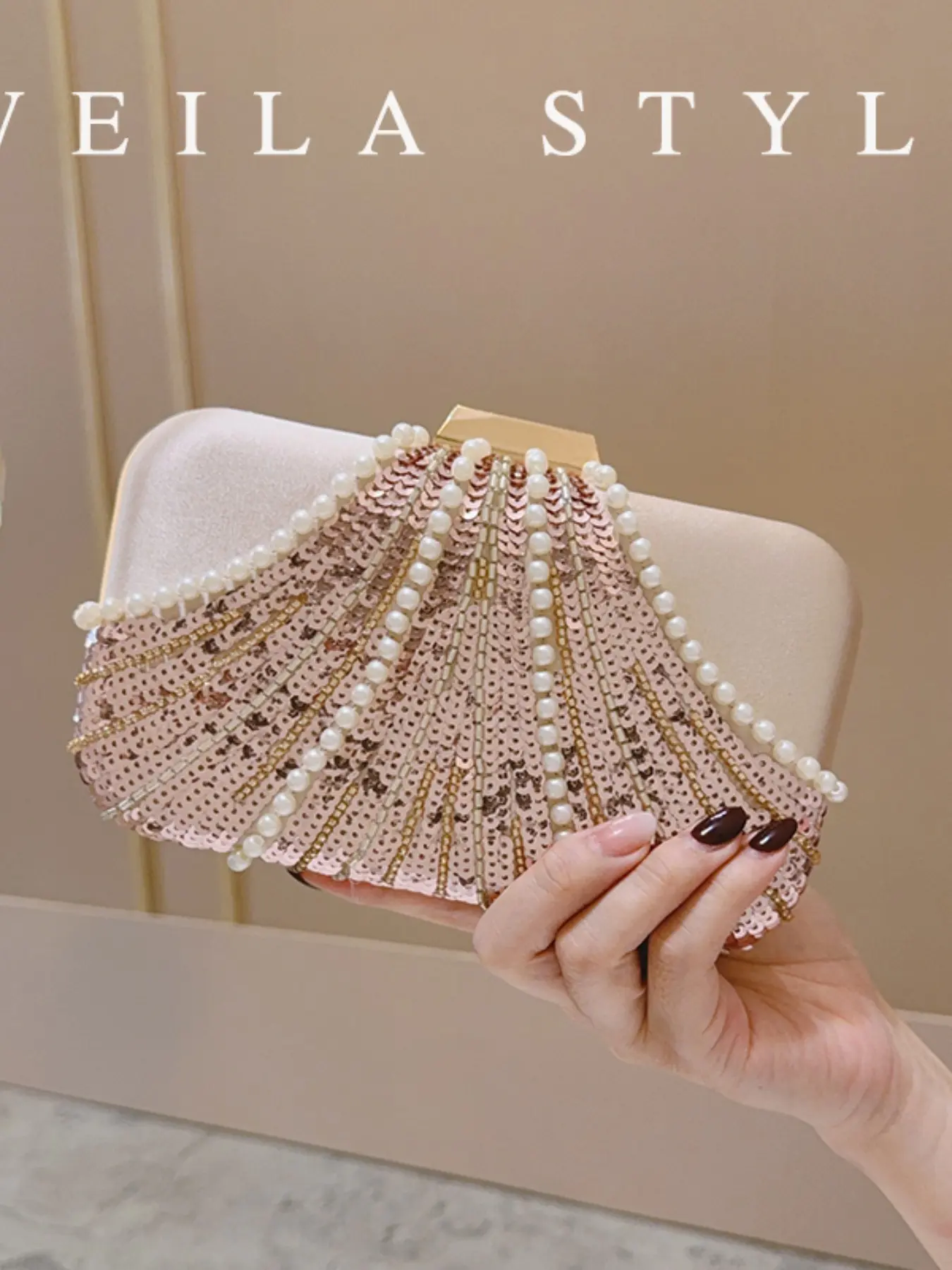 Elegant Sequined Pearl Box Clutch, Gradient Handmade Beaded Shell Design, Gold Chain Strap, Perfect for Evening Parties