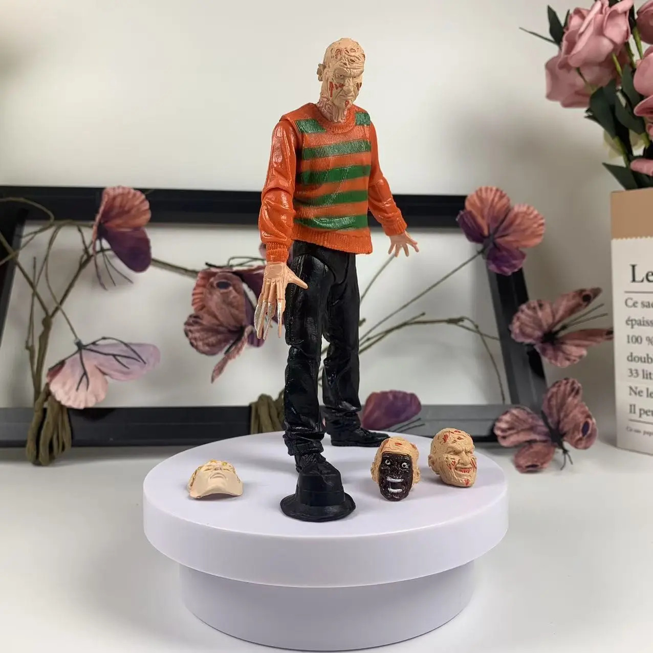 Freddy Krueger Action Figure Figurine 17cm, Replaceable Head Horror Movie Collectible, Halloween Desk Ornament, PVC Toy, Perfect Gift for Collectors