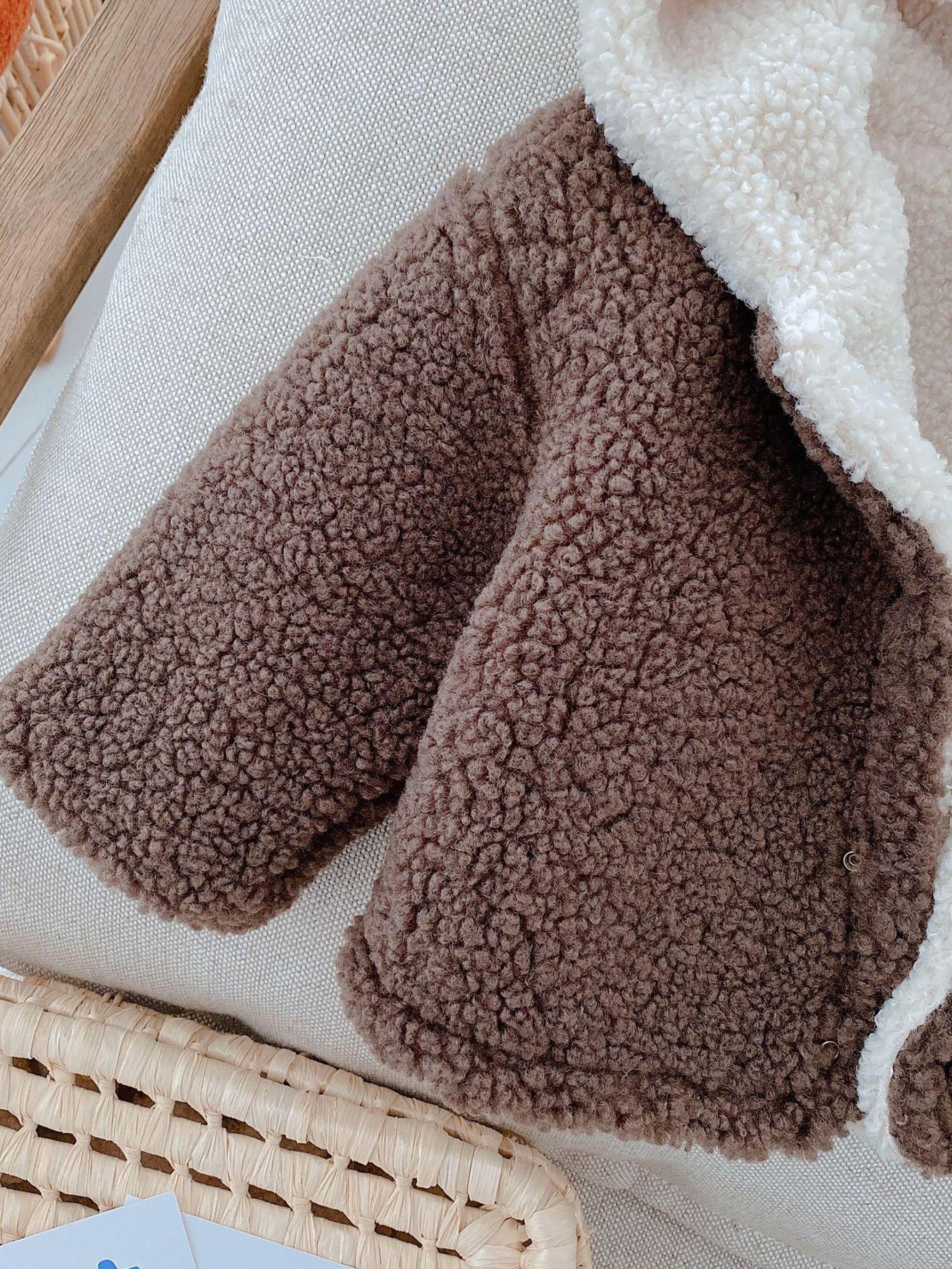 Girls' Plush Hooded Winter Jacket with Pockets - Soft Warm Coat, Cozy Full-Zip Outerwear for & Youth, Stylish Cold Weather Jacket for Everyday & Special Occasions (Easy On/Off), Seasonal Wear, Unisex ' Coat