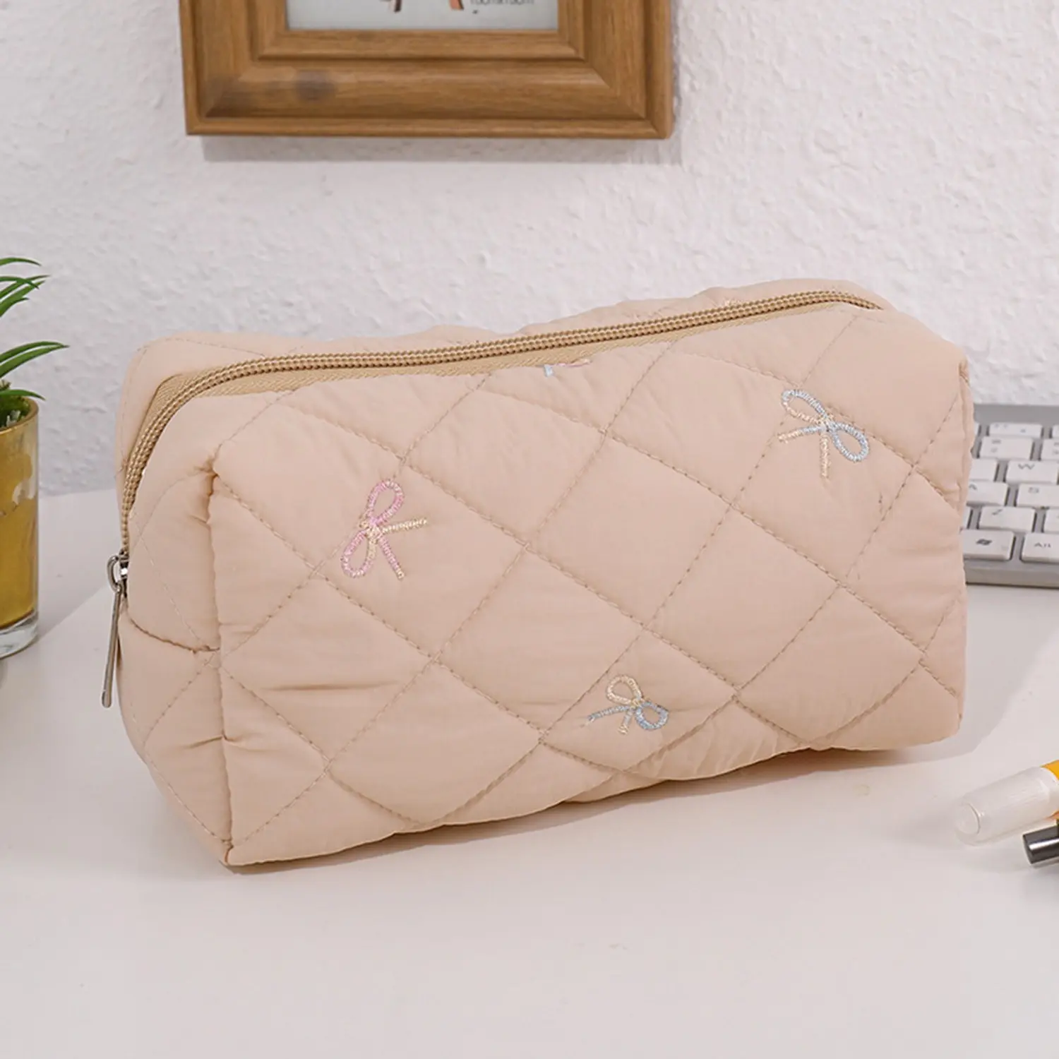 Quilted Bow Embroidery Pencil Case, Soft Padded Zipper Pen Pouch with Multicolor Design, Portable Stationery Organizer for School, Study Desk, Office, Travel, Makeup Tools, Art Supplies and Back to School Storage