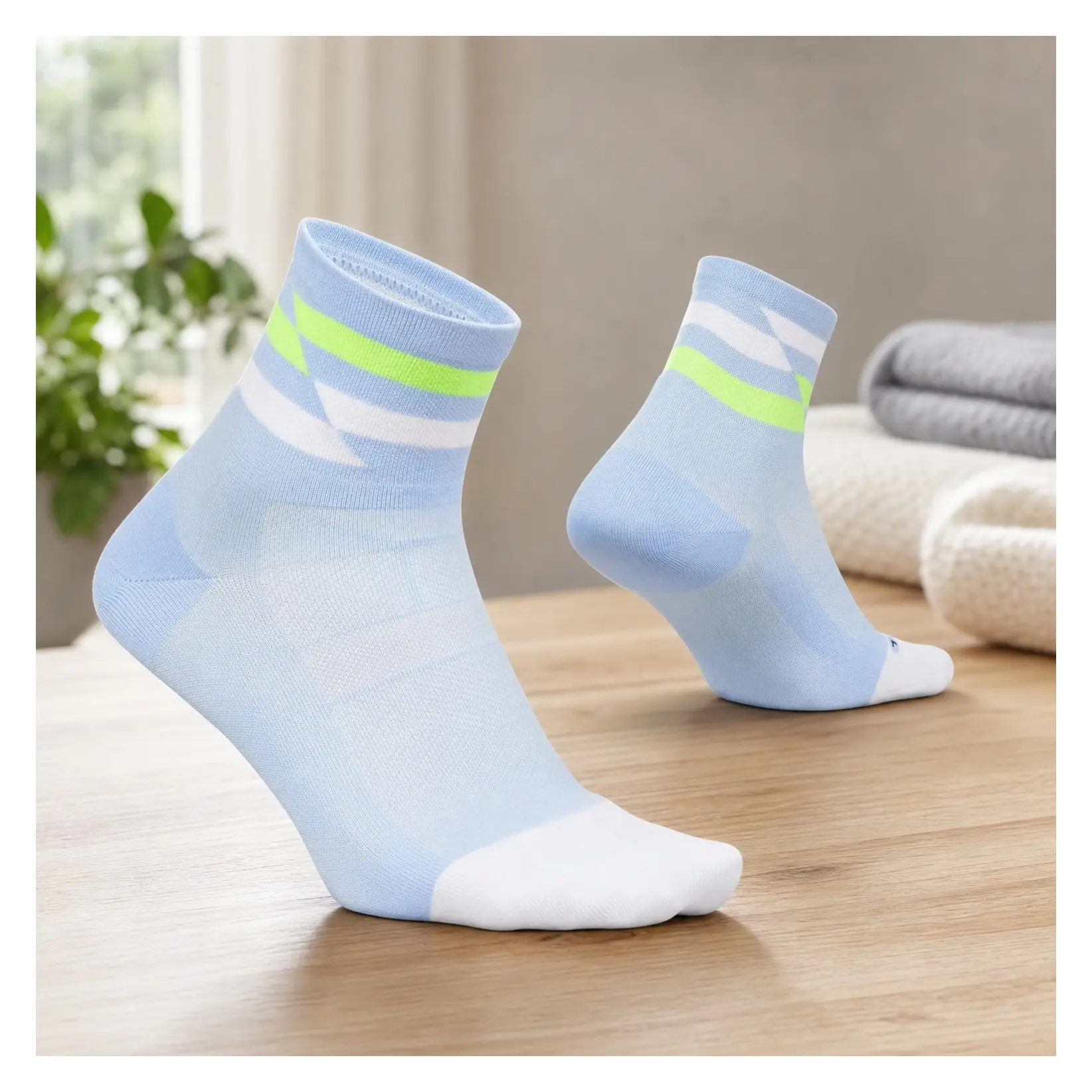 Elite Ultra Light Cushion Quarter Sport Socks with Targeted CompressionGift