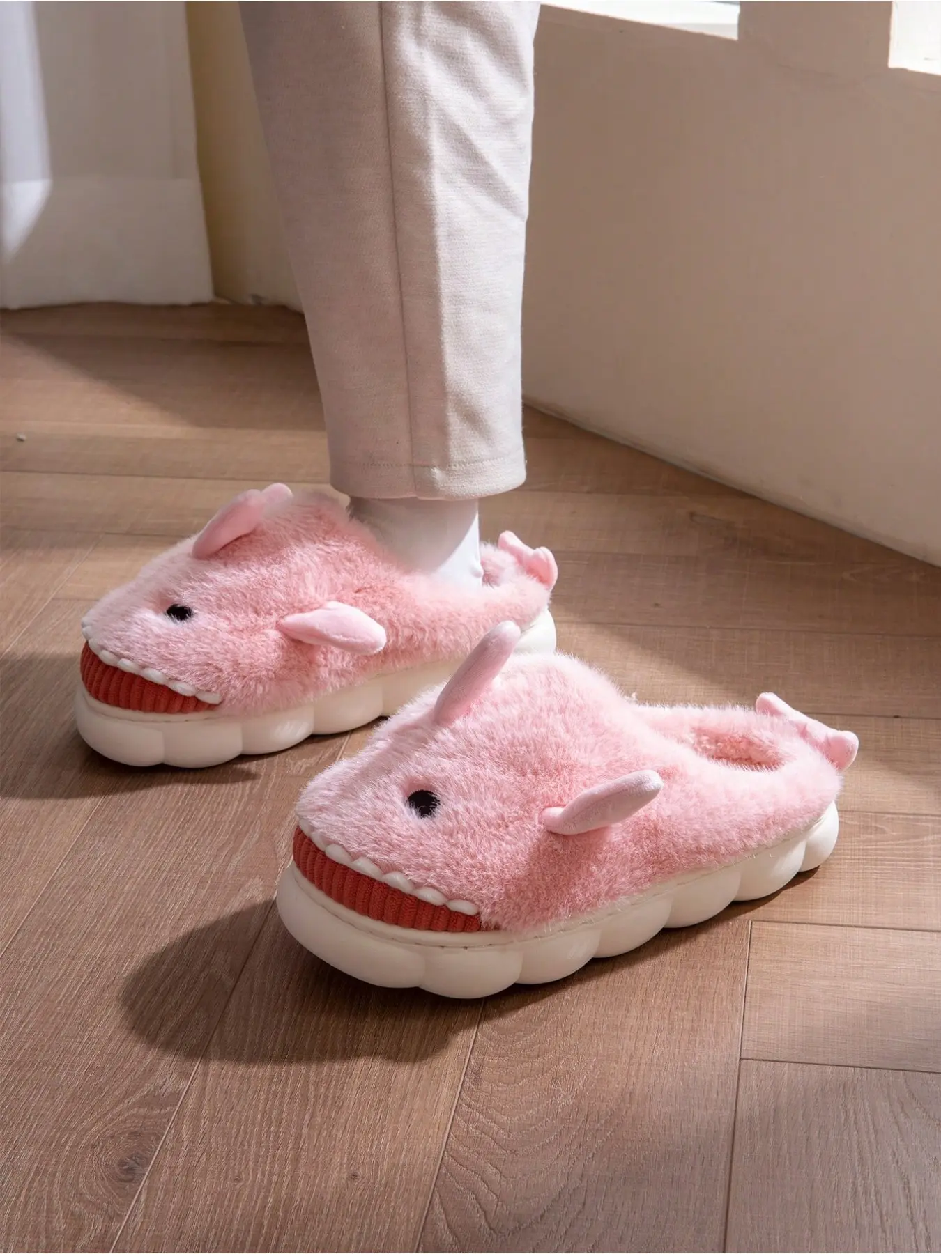 2026 Winter New Women's Creative 3D Shark Plush Cotton Slippers Soft and Warm Home Indoor Slippers Fun Cartoon Shark Couple Winter Baotou Women's Shoes