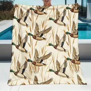 1Pc Of Luxurious Flannel Throw Blanket Featuring Flying Mallard Ducks, With A Plush Weight Of 250-300 GSM. This All-Season Bedspread Comes In Four Sizes (30X40 To 60X80) And Is Perfect As A Bed Cover For Your Couch, Camping