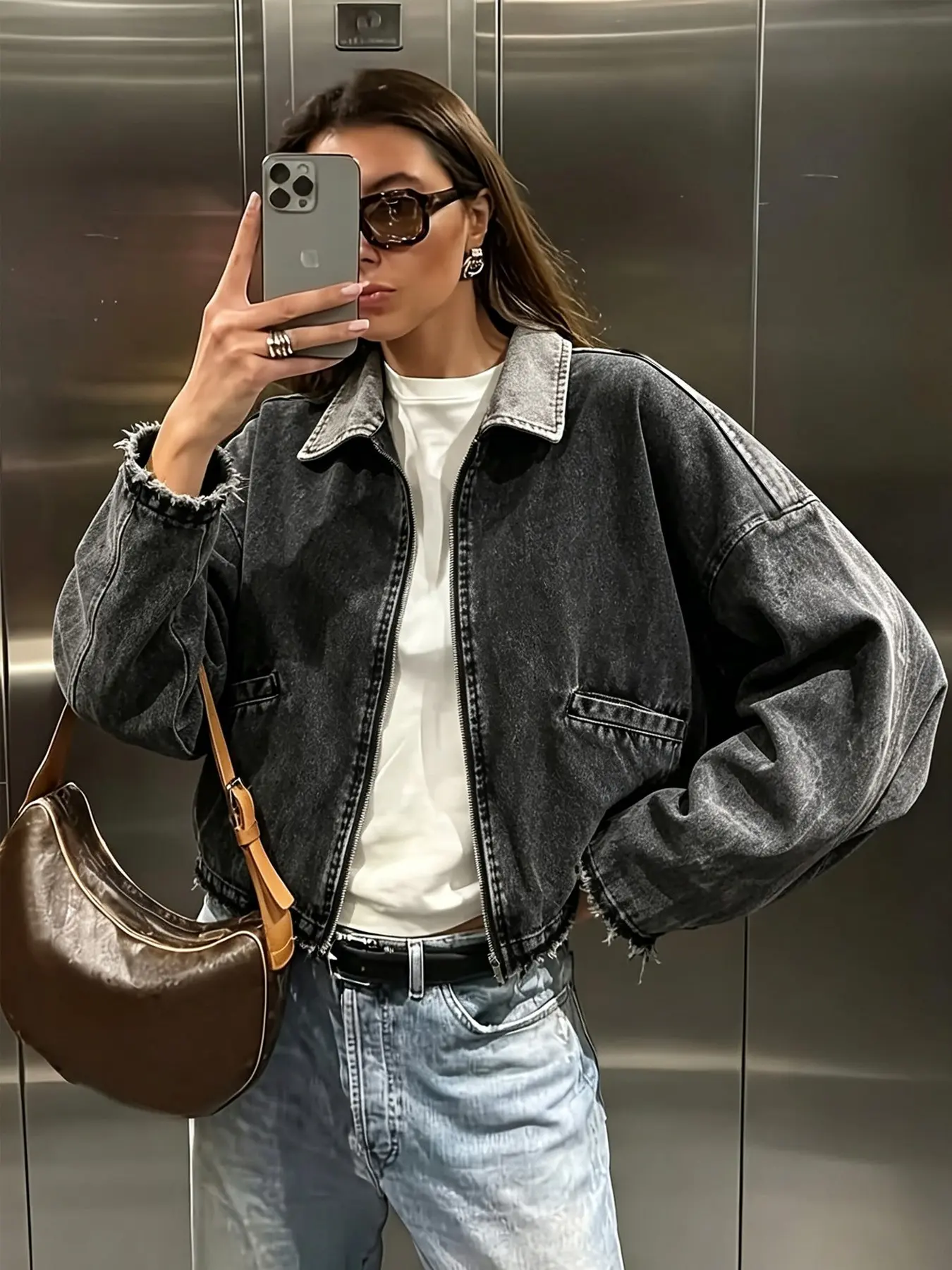 Women’s Vintage Washed Black Cropped Denim Jacket, Zip Up Oversized Loose Fit Jean Coat with Raw Hem and Contrast Collar for Fall Streetwear#WomensDenimJacket #CroppedDenimJacket #WashedBlackDenim #VintageJacket#ZipUpJacket#OversizedJacket #LooseFitJacket