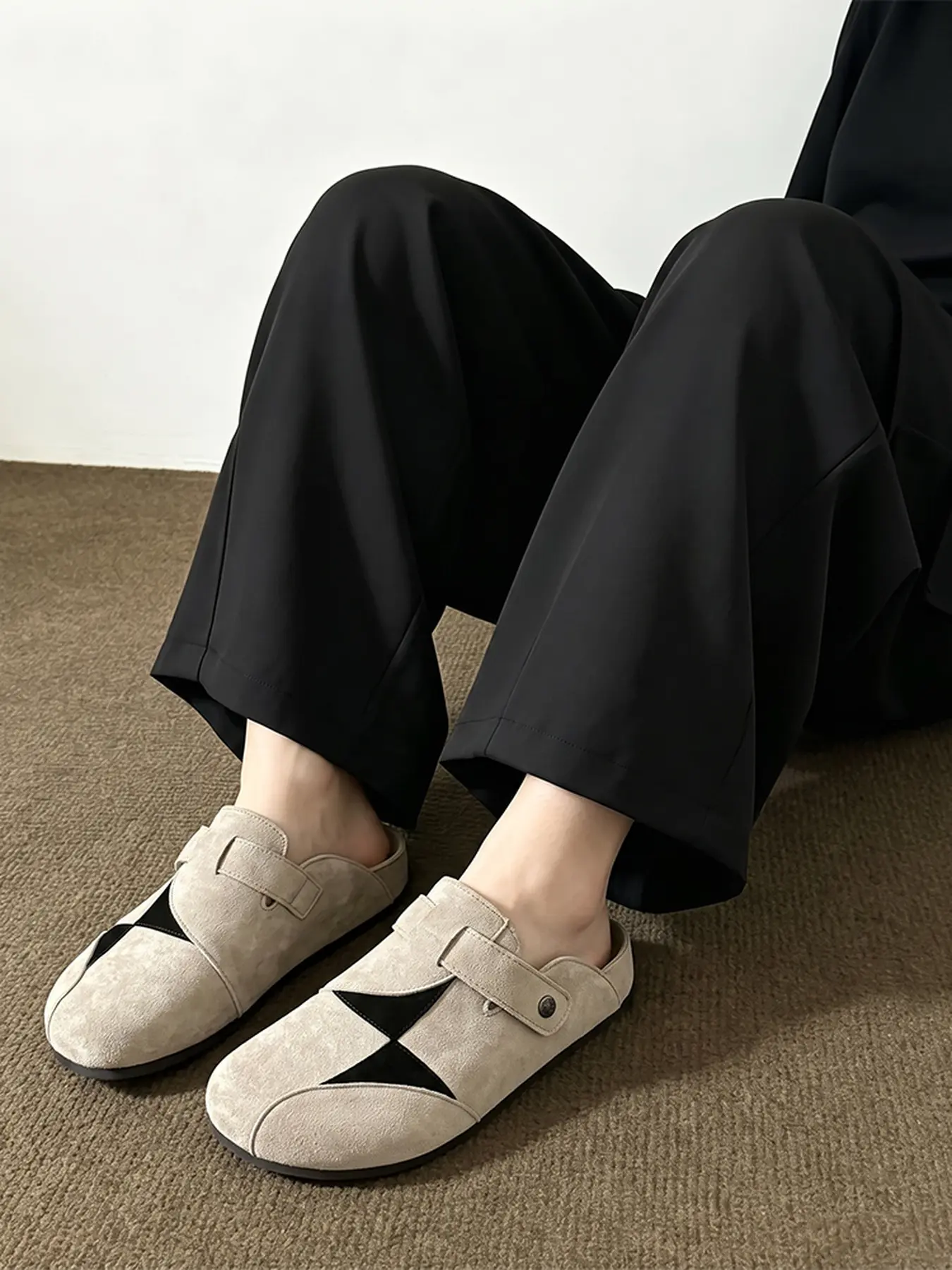 Men Vintage Geometric Patch Faux Suede Clogs Slip On Backless Mules With Adjustable Buckle Casual Walking Slide Shoes Comfortable Breathable Outdoor Summer Sandals Footwear