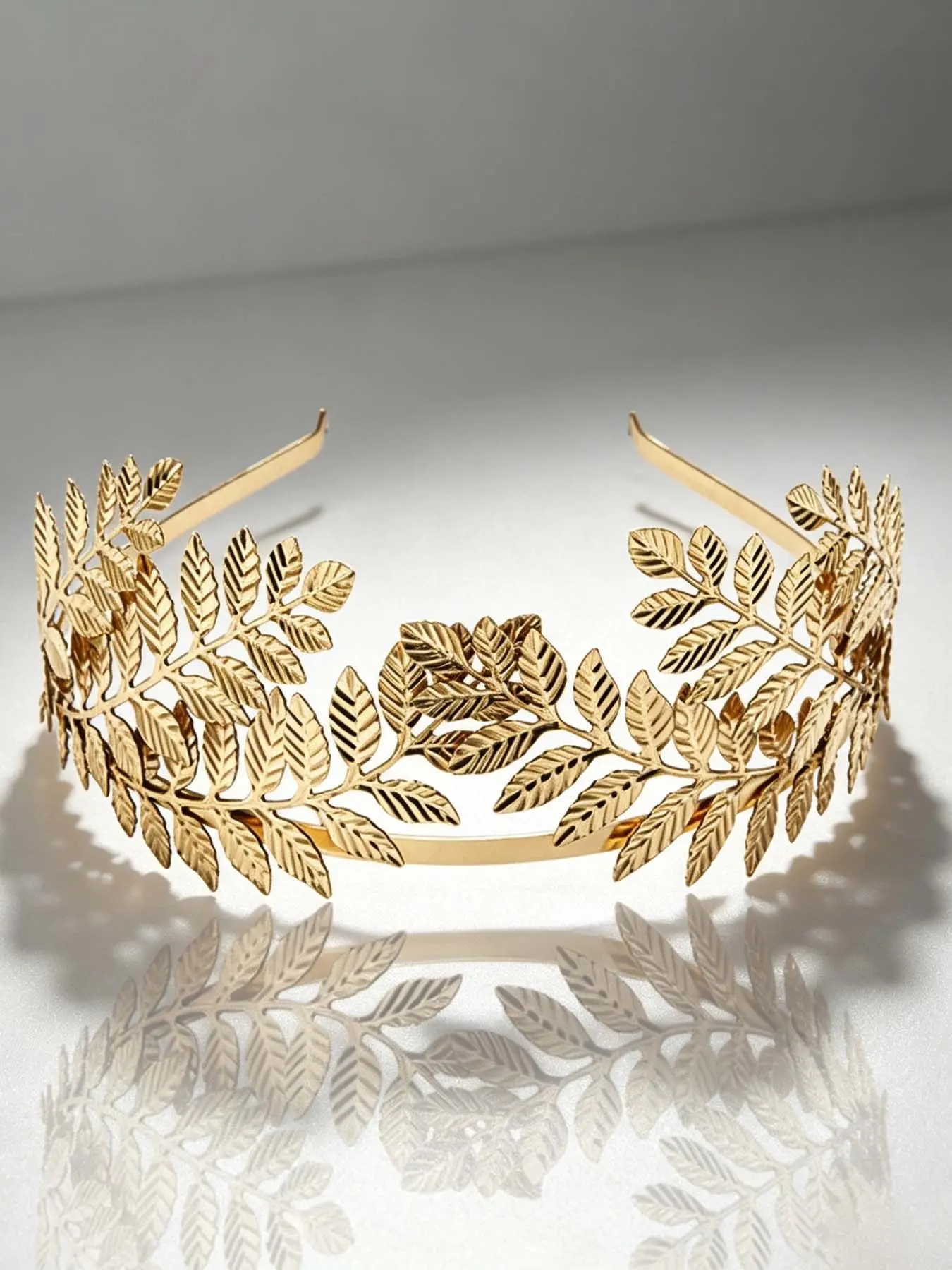 European Baroque Metal Laurel Leaf Crown Headband, Vintage Palace Bride Wedding Hair Accessory, Elegant High-End Headband for Special Occasions