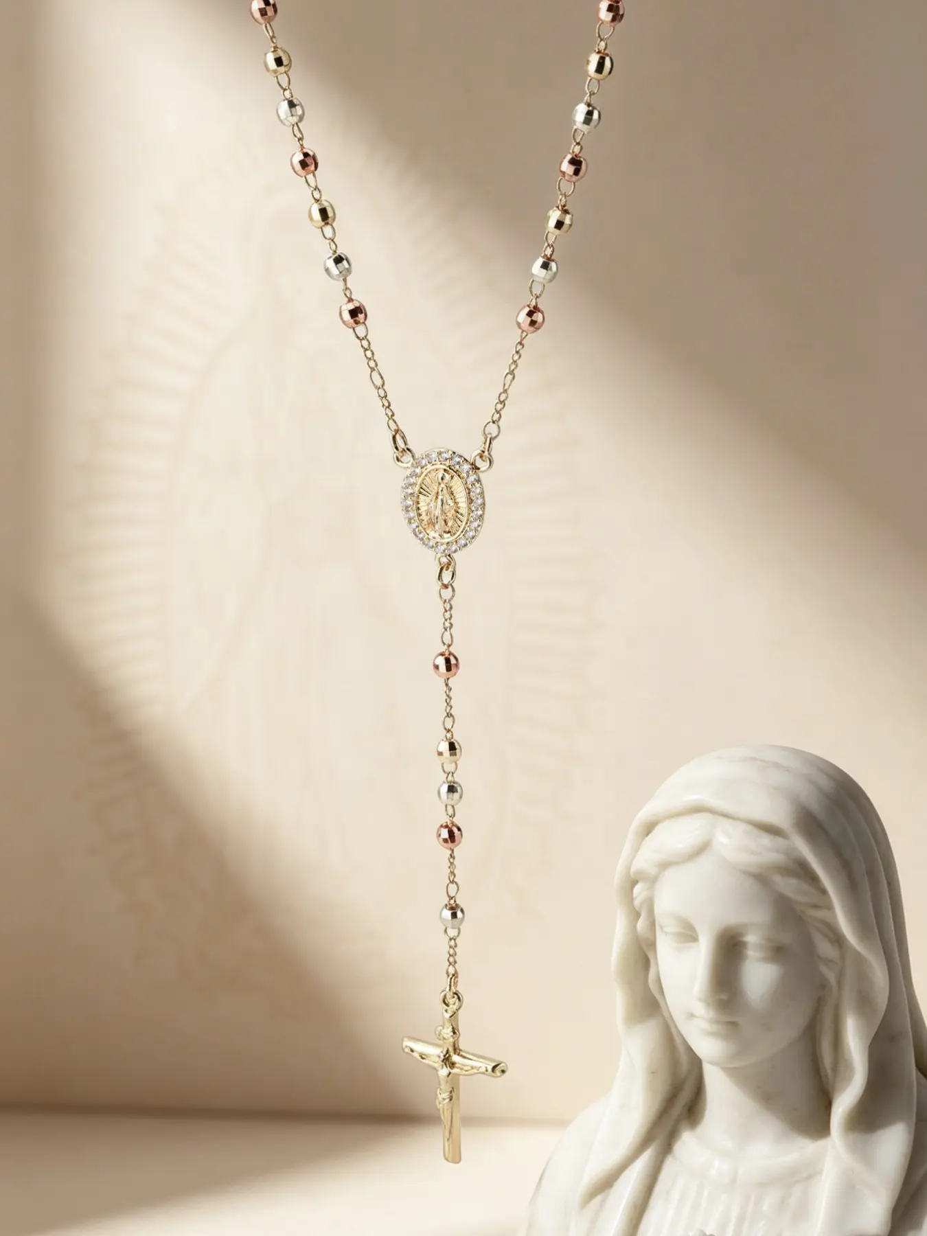 1 Piece Tricolor Beads Rosary Necklace, CZ Stone Encircled Miraculous Medal, Jesus Crucifix Pendant Y-shaped Chain, Catholic Prayer Jewelry, Virgin Mary Amulet Necklaces, Christian Devotional Accessory, Ideal Gift for Religious Believers