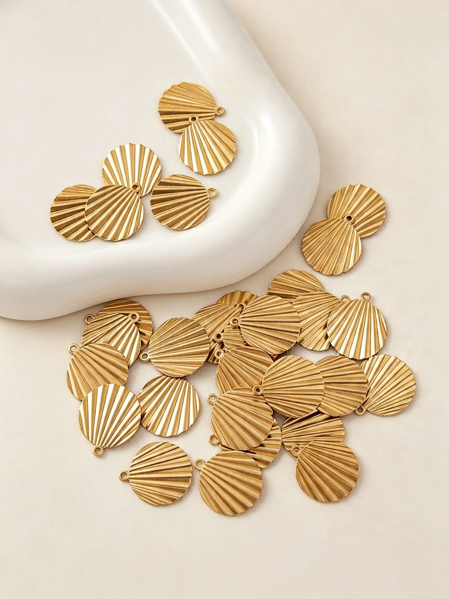 10pcs Brushed Brass Fan Shell Charms, 1 Hole Vertical Striped Scallop Connectors, Ocean Minimalist DIY Dangle Earring Jewelry Making Findings