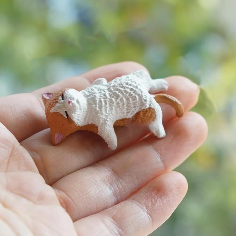 2026 Mini Cat Desk Figurines Set of 5 Resin Multi Pose Kitty Ornaments Cute Cartoon Style Desk Companions for Home Offices Cubicles Playful Charming Desktop Decoration