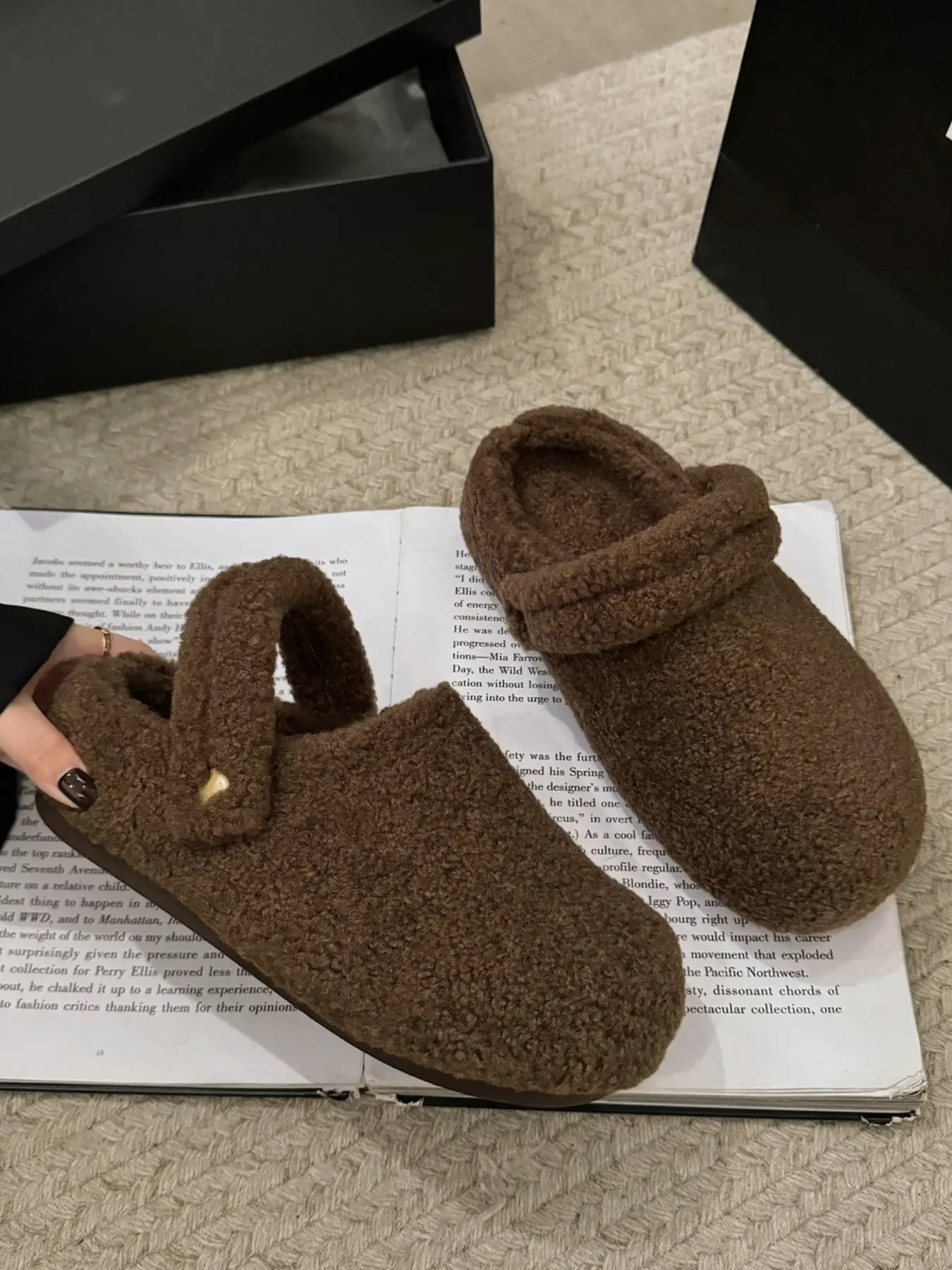 Vintage Women Winter Warm Furry Clogs, Soft Curly Plush Lined Slippers, Comfortable Boho Style, Indoor Outdoor Daily Wear