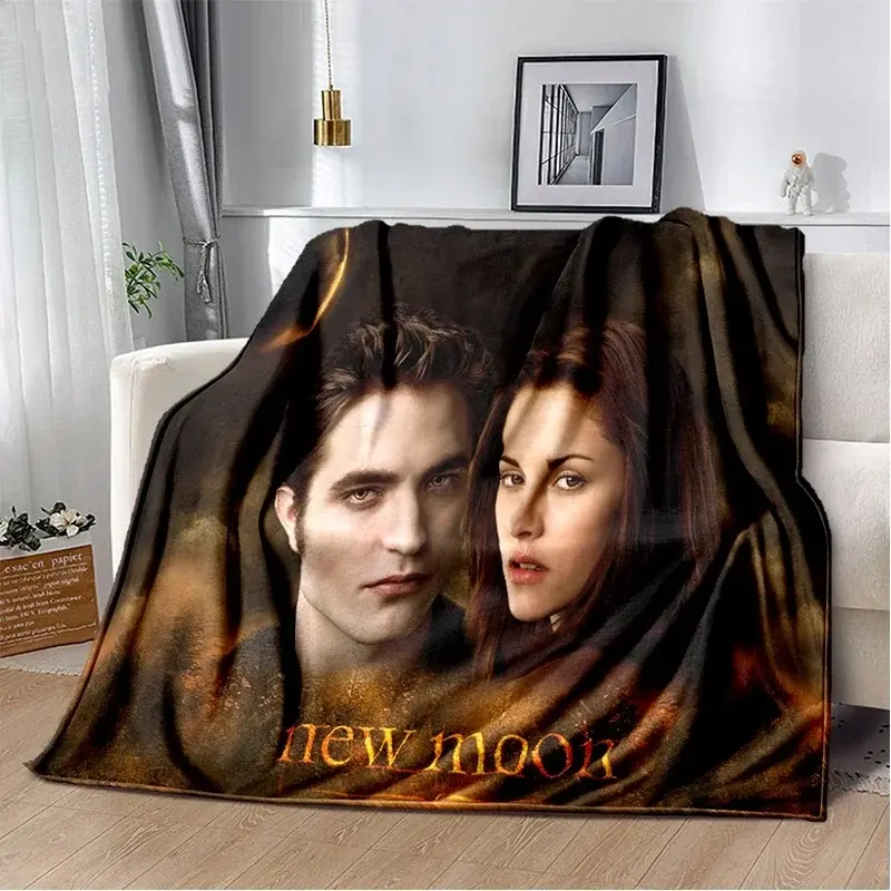Twilight New Moon Edward & Bella Portrait Flannel Throw Blanket Dark Golden Texture Movie Poster Art Soft Fleece Blanket Twilight Saga Fan Sofa Decor Gift