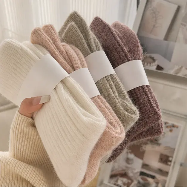 Women's Thick Warm Crew Socks 4 Pairs, Cozy Fuzzy Winter Socks in Purple Gray Pink White, Soft Ribbed Knit Thermal Socks for Ladies Home Sleep Boot Multipack