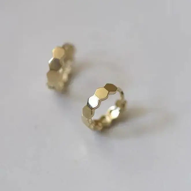 s925 sterling silver Hexagon Hoop Earrings，Minimalist Simple Unique Earrings for galentine‘s party valentine’s day gift，fashion zirconia earrings，anniversary holiday jewelry，gift for women