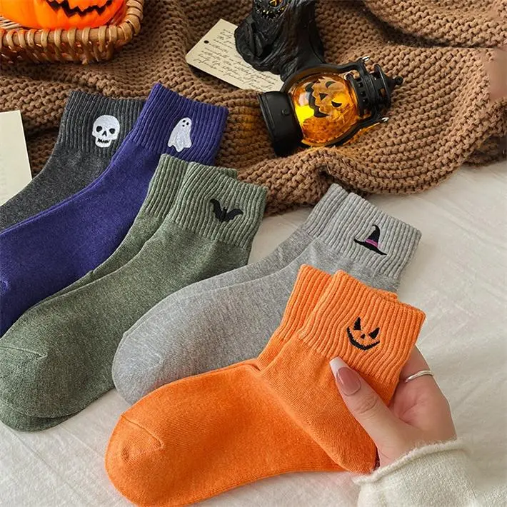 5 Pairs Halloween Crew Socks for Women Men, Cute Spooky Socks Set with Ghost Pumpkin Bat Witch Hat Skull Designs, Cozy Soft Knit Ankle Socks, Fun Fall Holiday Gift for Everyday Wear