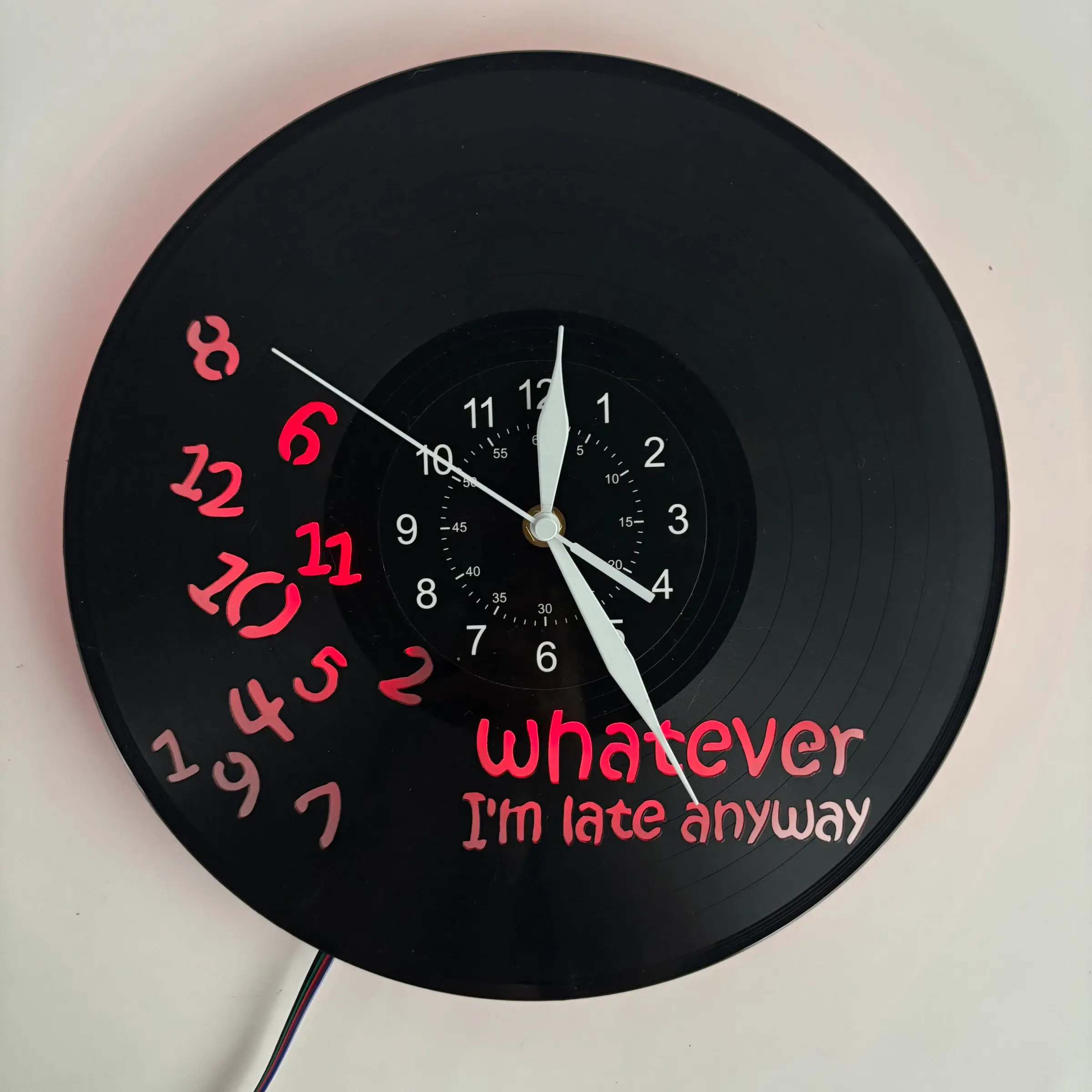 Creative Vinyl Record Wall Clock, Funny Wall Clock, Humorous Chaotic Number Layout, Irregular Number Clock, Fun Home Decoration, Perfect Gift for Holidays