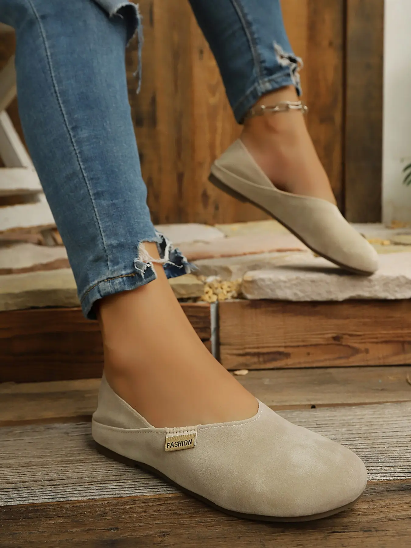 Two-In-One Slip-On Flat Shoes, Vintage Forest Style, Round Toe Loose Fit, Heel-Crush Design, Ideal for Daily Commute, Outdoor Activities, Casual Shopping