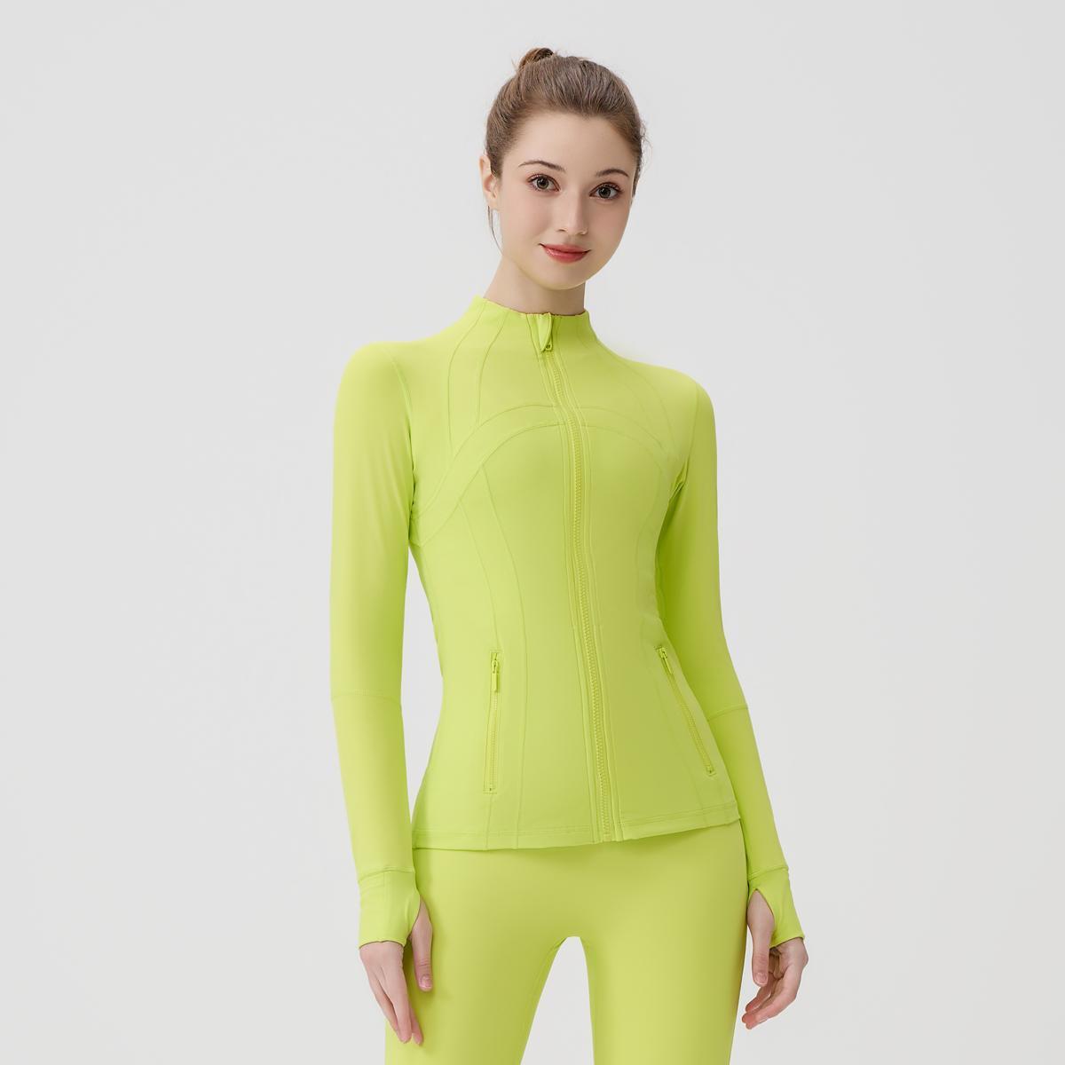 LULU  new summer stand-collar jacket features lightweight, quick-drying fabric that flatters the figure. This sporty, stretchy jacket boasts a slim-fit silhouette.
