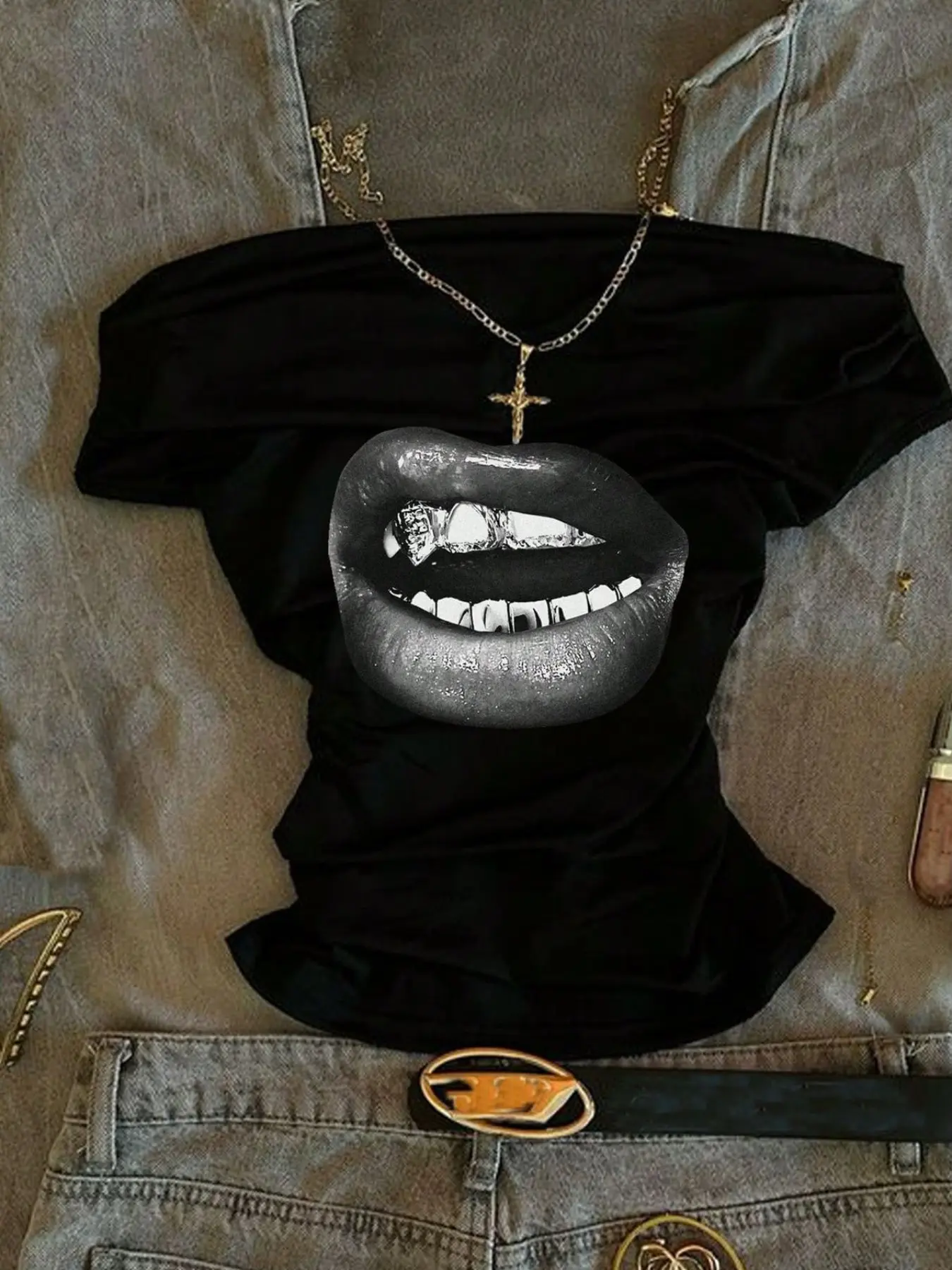 Women's Off-Shoulder Cropped Top — "Hot Girl" Style Short-Sleeve T-Shirt with Lip Print — Summer Casual Streetwear