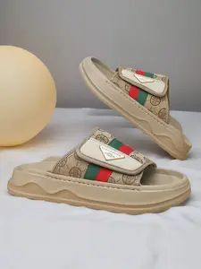 Men's summer 2026 new model slip-on sandals Footwear for outdoor wear, non-slip, soft sole, comfortable, casual, stylish, versatile beach sandals