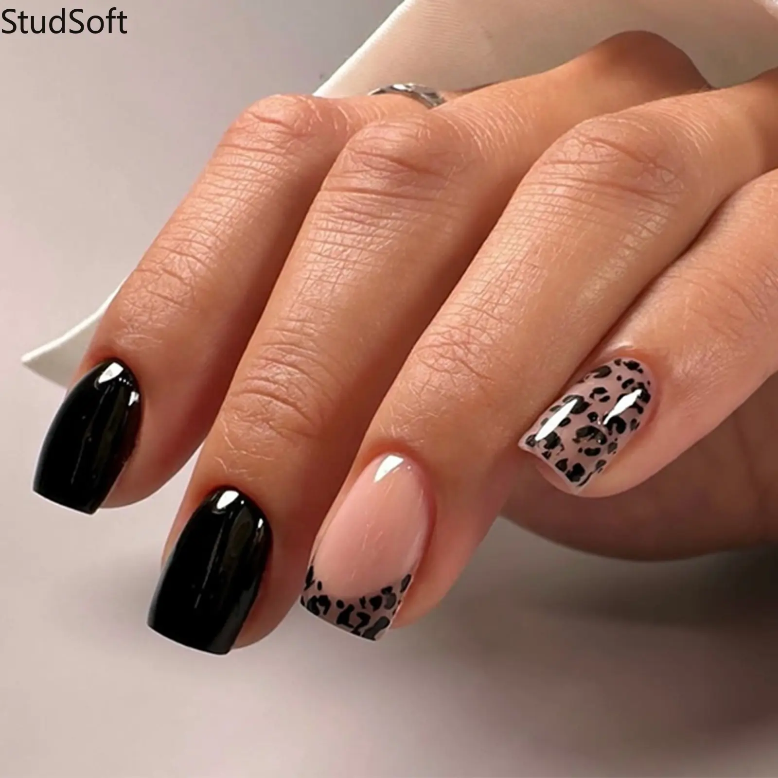 Glossy Medium Square Press on Nails Black Leopard Print French Fake Nails Reusable Acrylic Full Cover Glue on Artificial Nails for Women Autumn