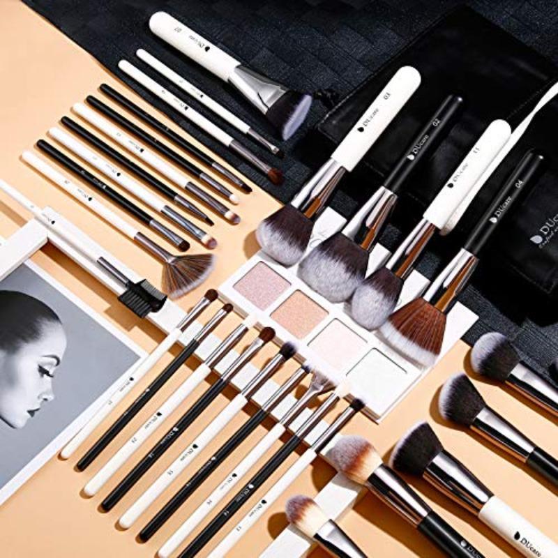 Professional Makeup Brushes 31Pcs Panda Series Makeup Brush Set Kabuki Foundation Blending Face Powder Blush Concealers Eye Shadows With Leather Case Organizer