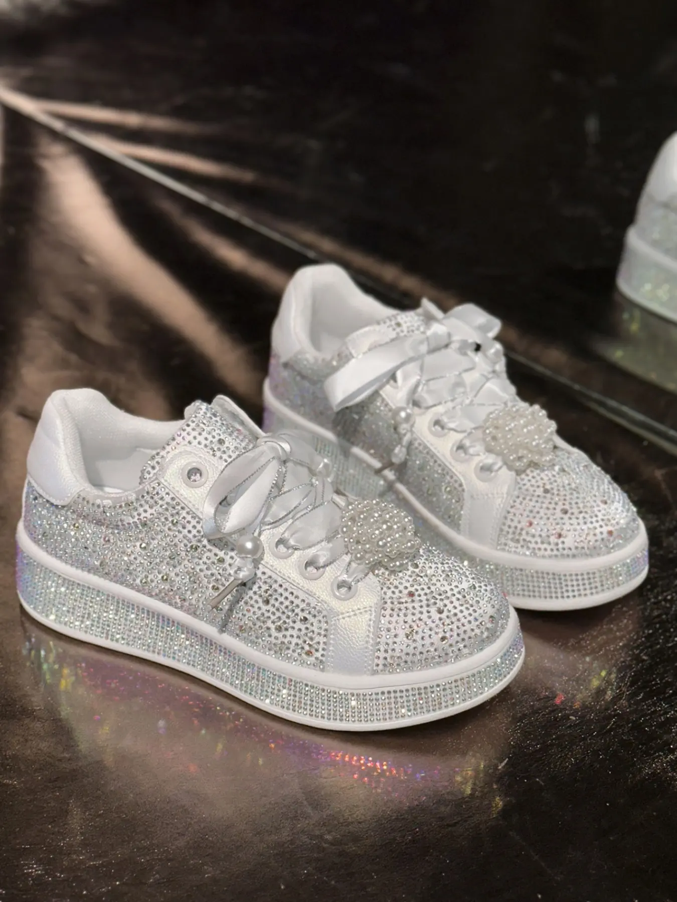 Bling Rhinestone Women's Thick Sole Sneakers, Pearl Flower Bow Design, Casual Fashion Shoes, Anti-Slip Soft Bottom, All Seasons