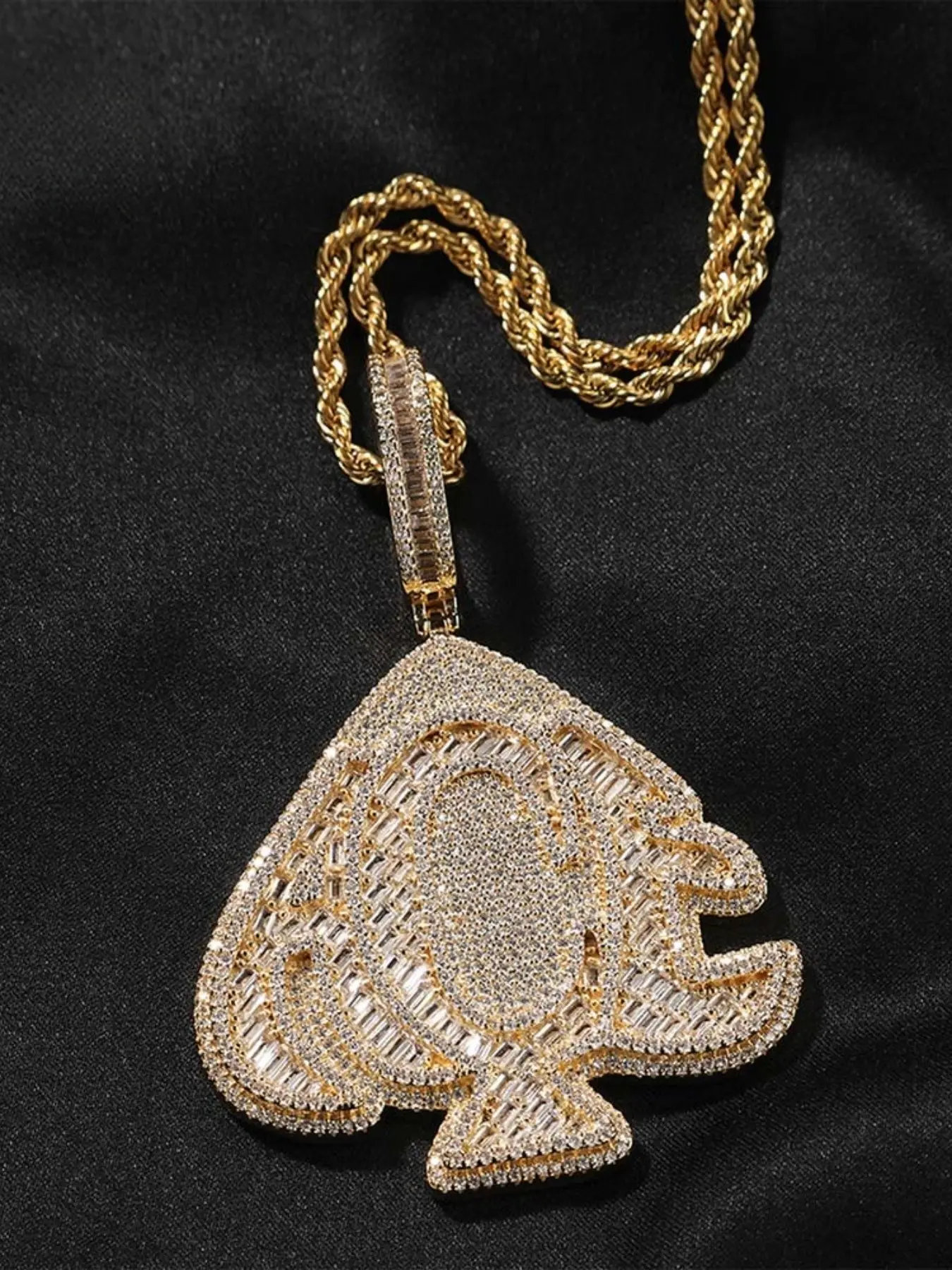 Creative Zircon Heart Pendant Necklace, 24-Inch Braided Chain, Hip Hop Style, Luxurious and Versatile, Stainless Steel, All Seasons