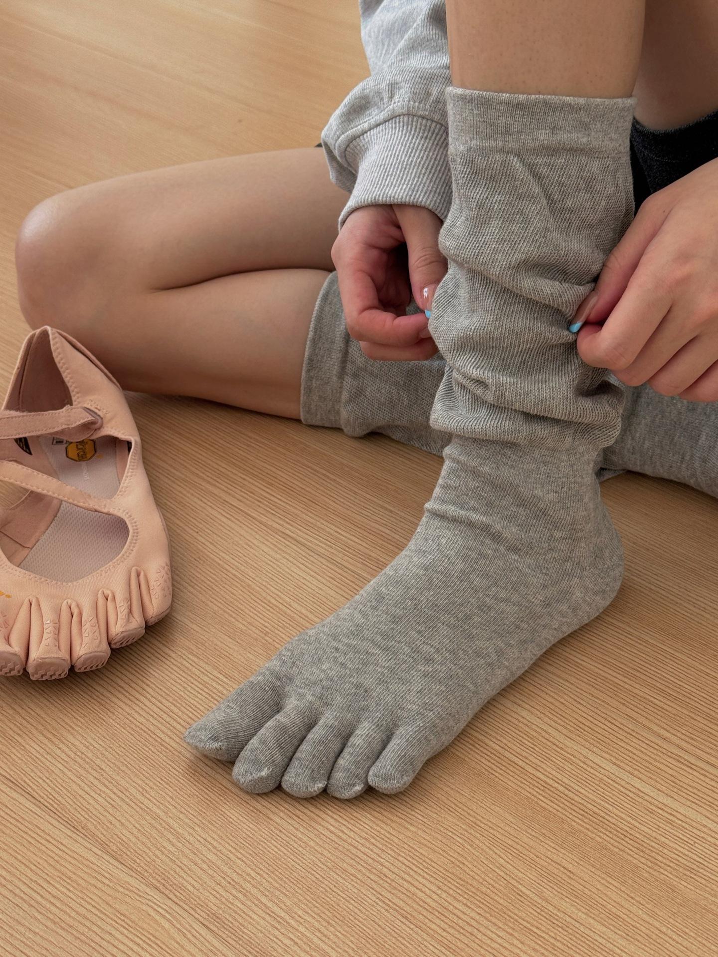 Five-toe ballet dance training, breathable and comfortable for barefoot use, with a split-toe design suitable for line dancing, comfortable ankle socks