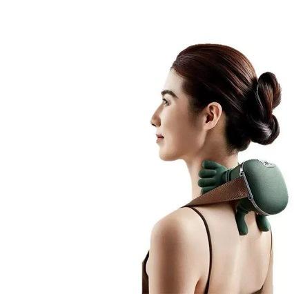 Electric massage function neck and shoulder massager, multi functional simulated human hand five finger shoulder and neck massager, deep tissue massage suitable for the neck, shoulders, back, arms, and legs, wireless portable USB charging, holiday gifts