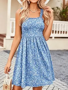 A summer new fashionable, gentle and casual style square neck camisole dress with high waist and slimming effect, suitable for city shopping, store exploration, home laziness, short distance travel, garden picnic