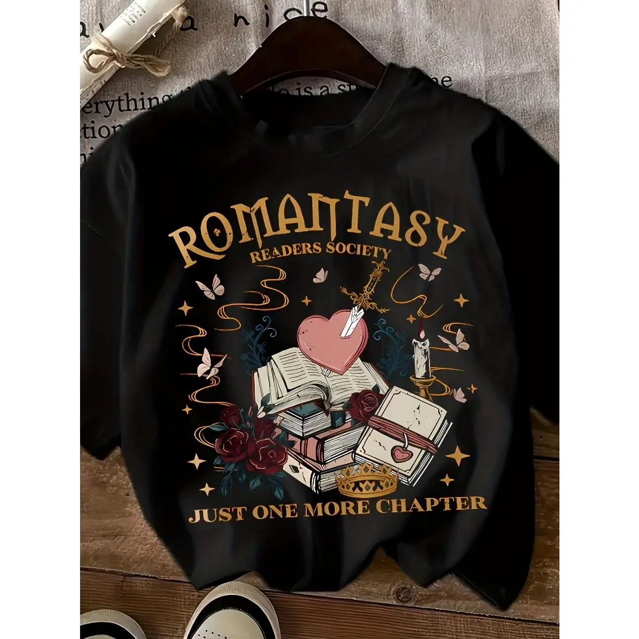 Romantasy Readers Society Graphic T‑Shirt, Just One More Chapter Book Lover Tee, Dark Romantic Fantasy Bookish Print Top, Vintage Aesthetic Reading Shirt For Bookworms, Casual Oversized T‑shirt For Men Women Book Lovers