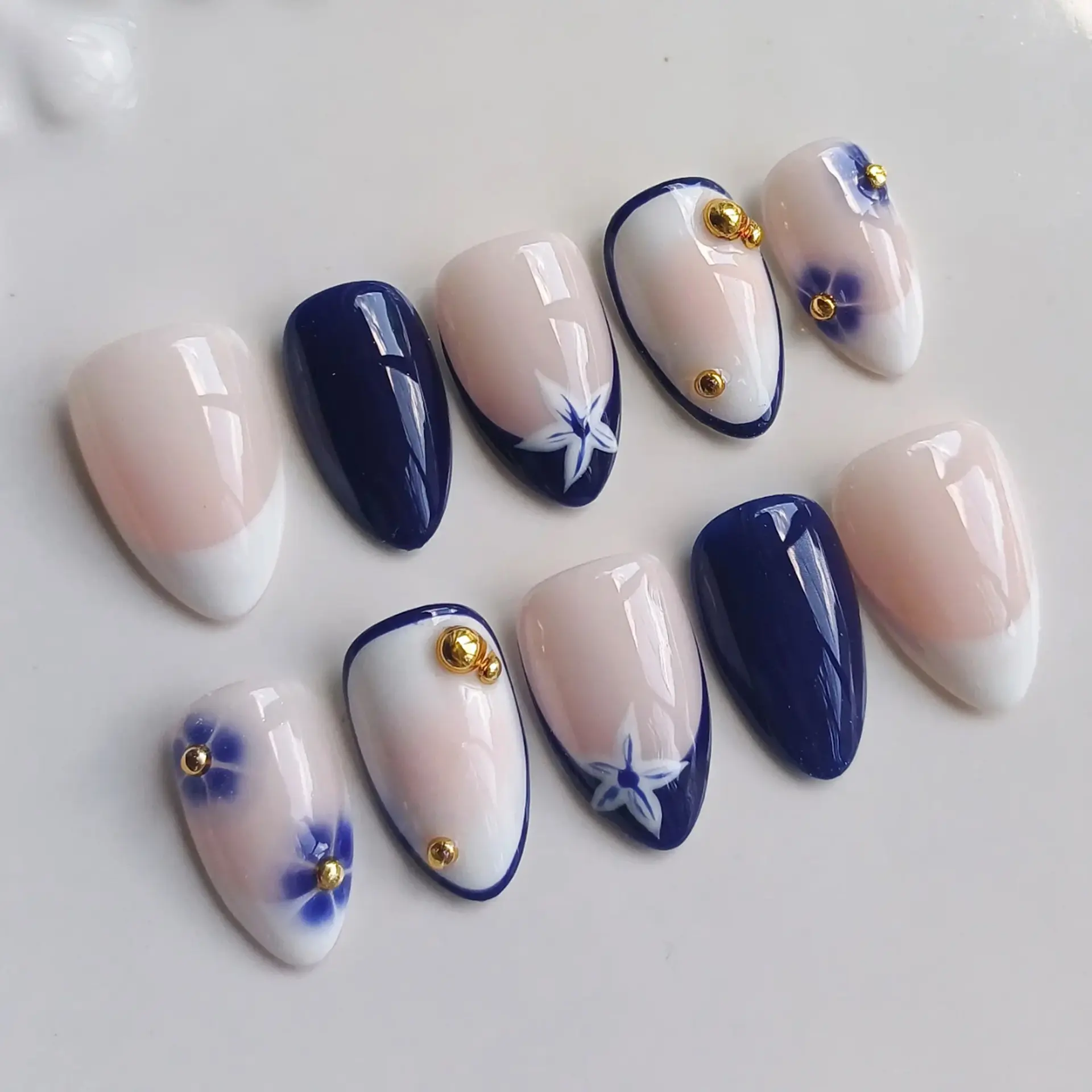 30Pcs Luxury French Blue Flower Short Almond Press On Nails Handmade Rhinestone Fake Nails Fall Aesthetic Back To School Essentials Reusable False Nails for Daily Wear Dating Office Nail Art