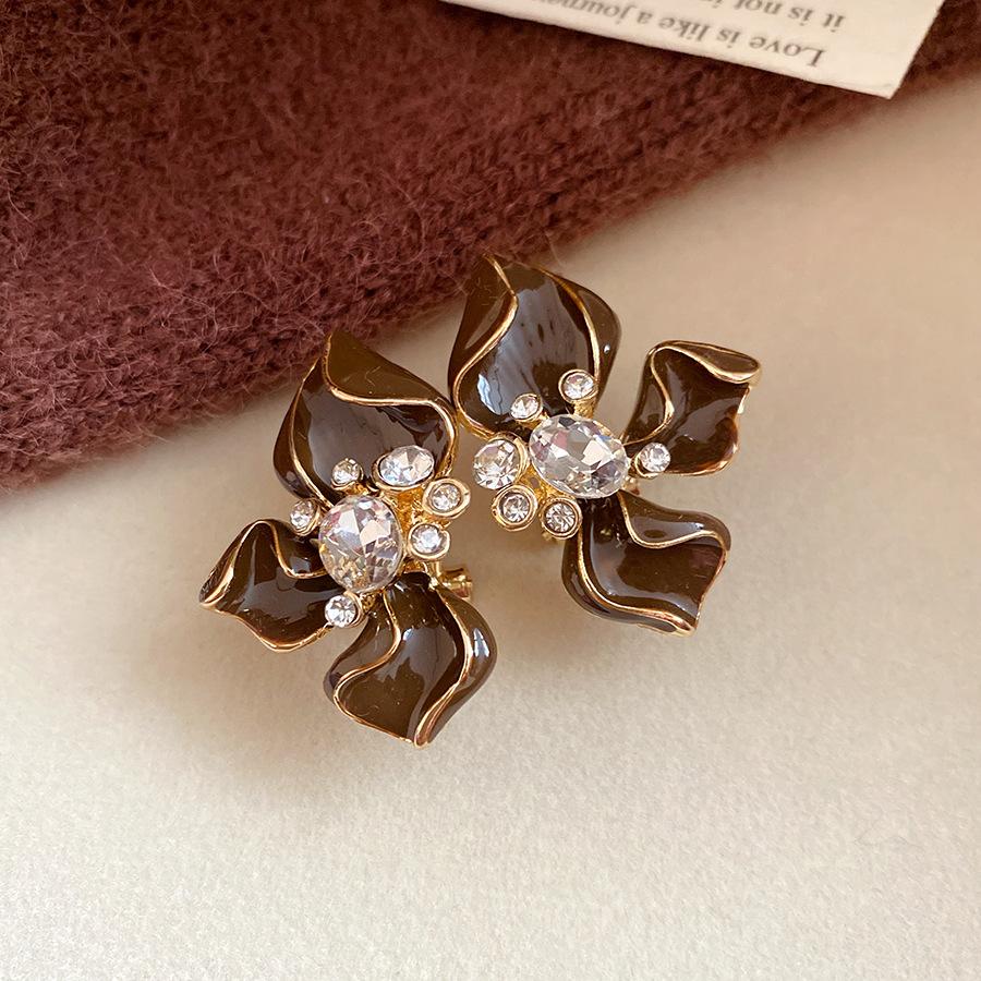 Silver needle studded with diamonds, oil-dripping flower ear clip, ear stud, mid-century vintage, retro earrings, light luxury and high-end women's jewelry