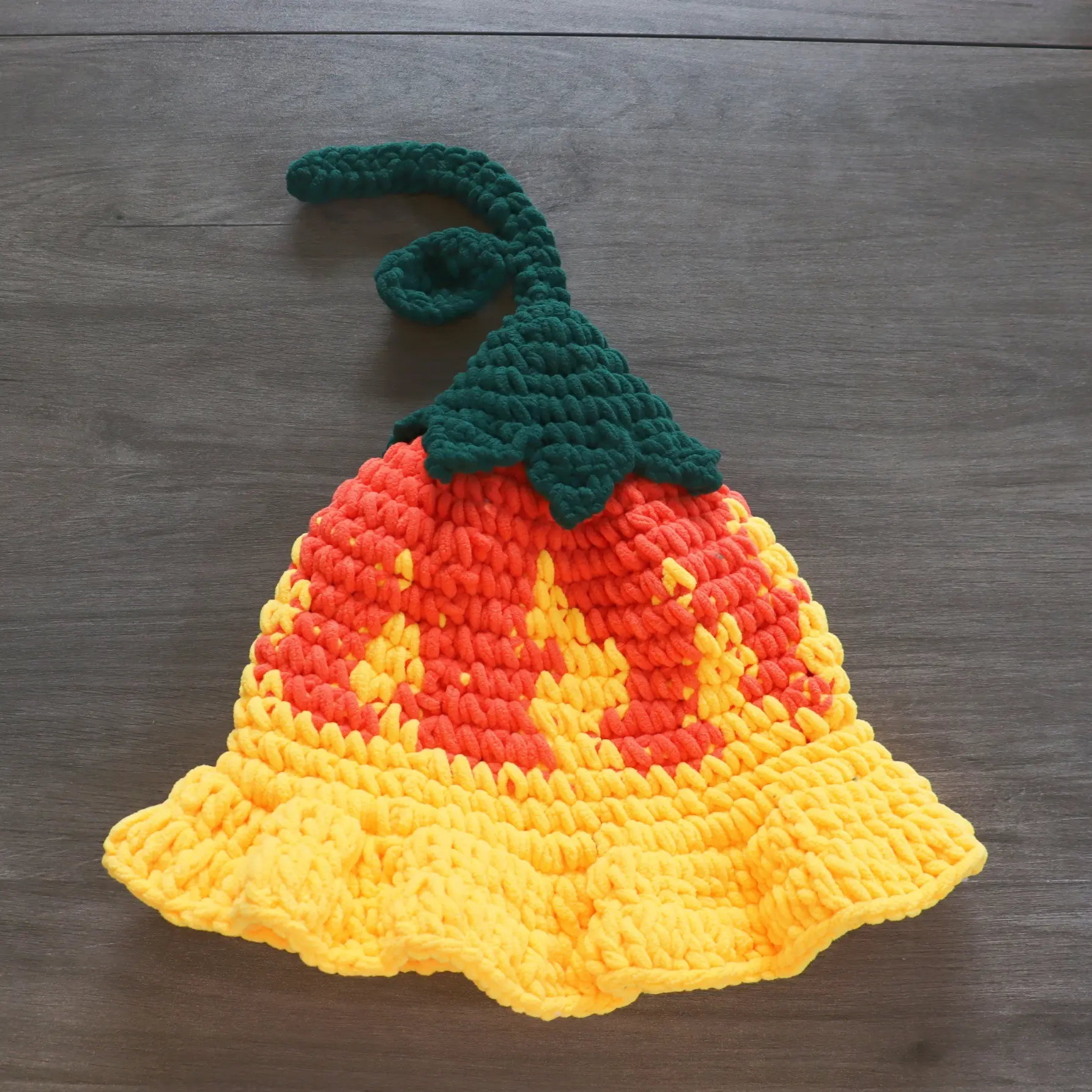Female Fleece-Lined Hand-Crochet Witch Hat with Pumpkin Shape Ruffled Brim, Cute Warm Knit Hat for Halloween Party Cosplay (Yellow)