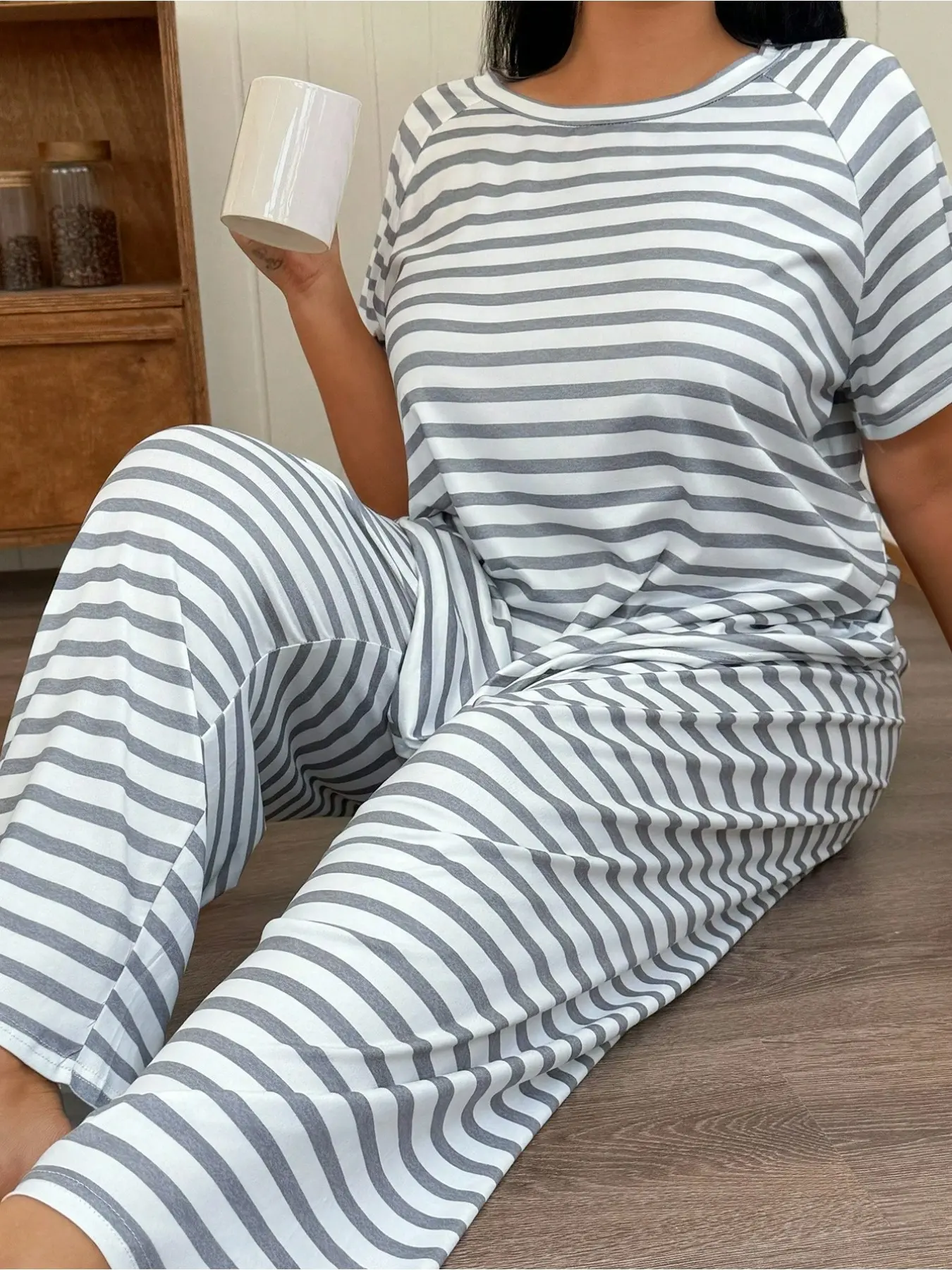 Plus Size Striped Pajama Set Nightwear for Women, Crew Neck Short Sleeve & Long Pants Soft Breathable Loungewear 2 Piece Outfit for Curvy Ladies, Loose Lounge Clothes, Lounge Pjs Set