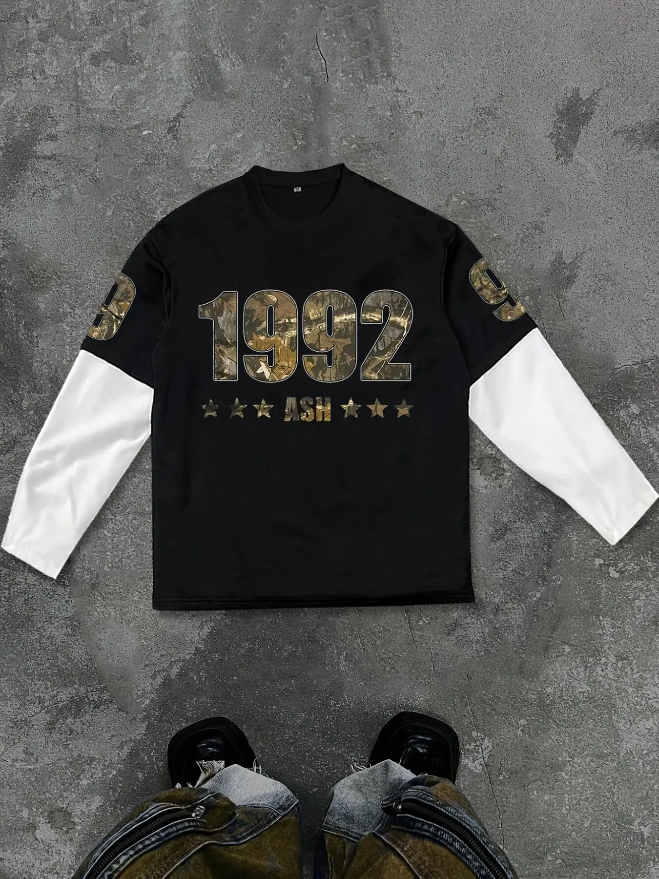Men's Vintage Workwear Camo Print Double-Layer Fake Two-Piece Long-Sleeve Top, American Old-School Grunge Streetwear Loose Crew Neck T-Shirt, Featuring 1992 Camo Numerals, Five-Pointed Stars and ASH Letter Graphics, Stitched with Breathable Long Sleeves L