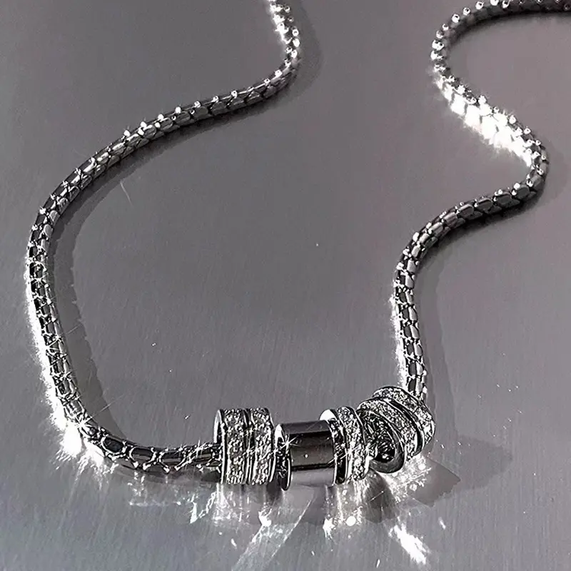 Unisex Sparkling Diamond Ring Pendant Necklace, Cold Style, Light Luxury, Small and Popular Design, Fashionable and Versatile, Temperament, Collarbone Chain