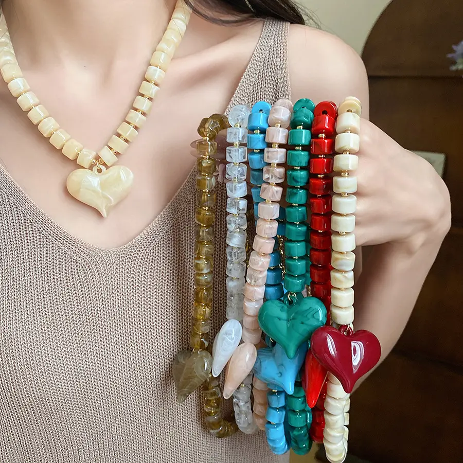 Chunky heart pendant necklace, vintage-style acrylic bead choker, and colorful resin cube beaded chain—cute Y2K-style accessories perfect as summer beach gifts for women.
